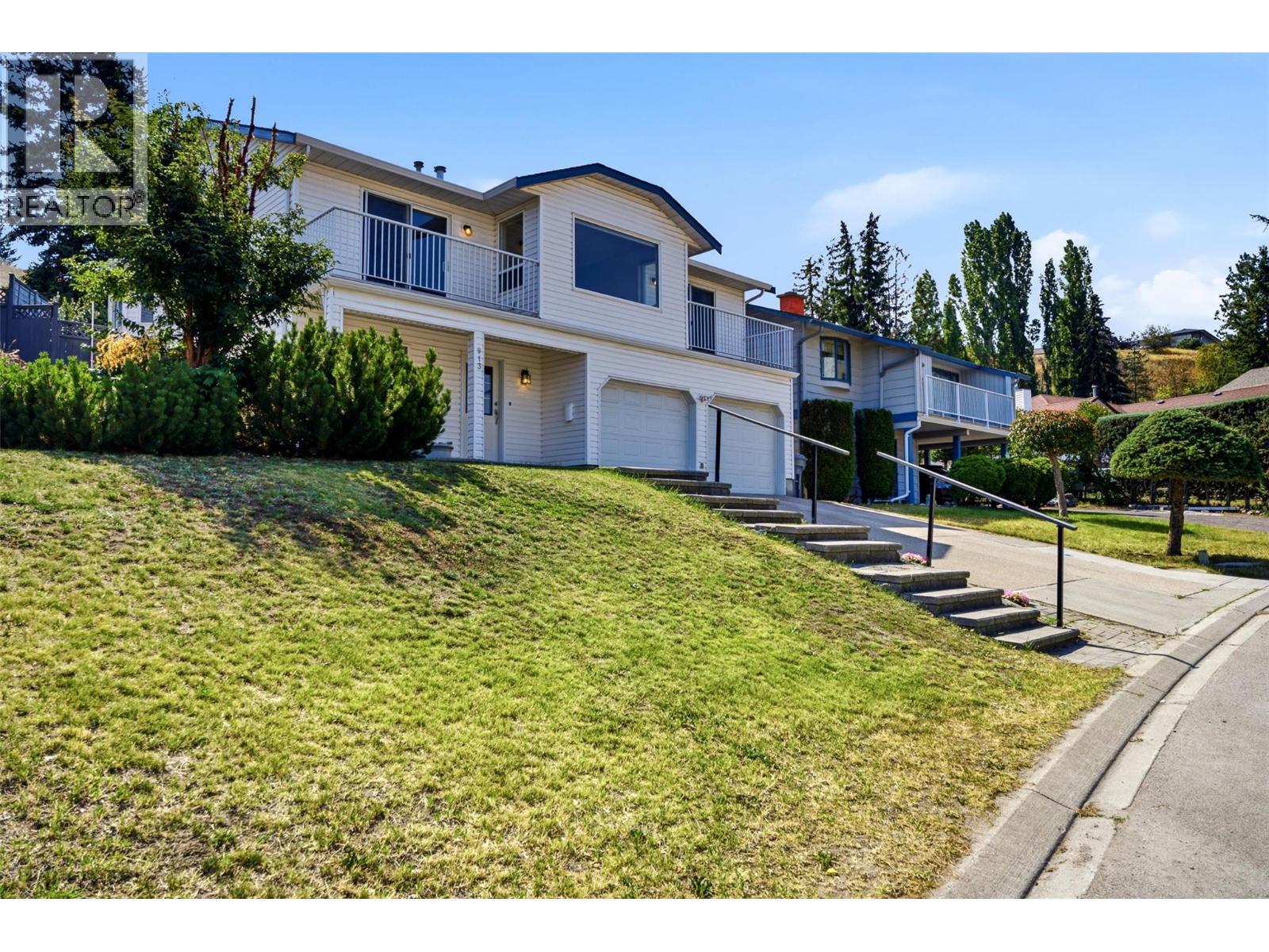 913 Greystone Crescent, Kamloops, British Columbia  V1S 1K7 - Photo 2 - 10396639