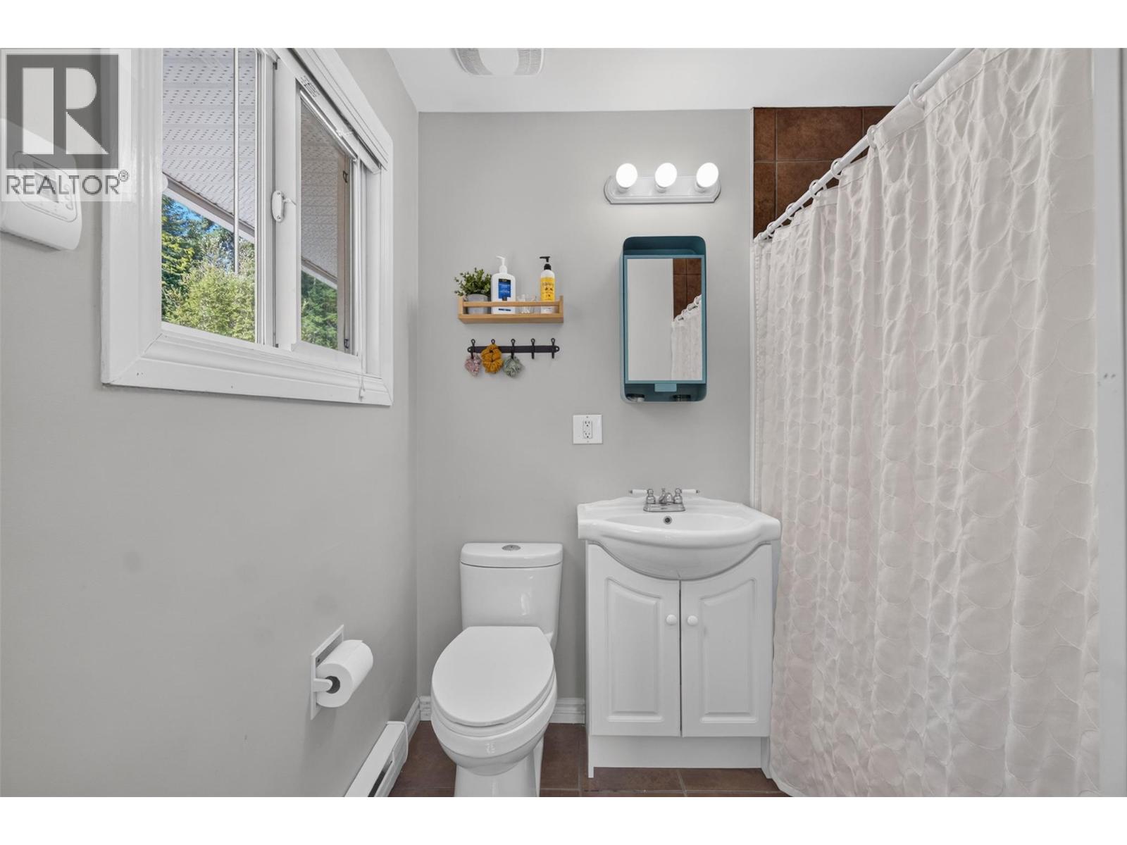450 20 Avenue Sw, Salmon Arm, British Columbia  V1E 1T6 - Photo 20 - 10396607