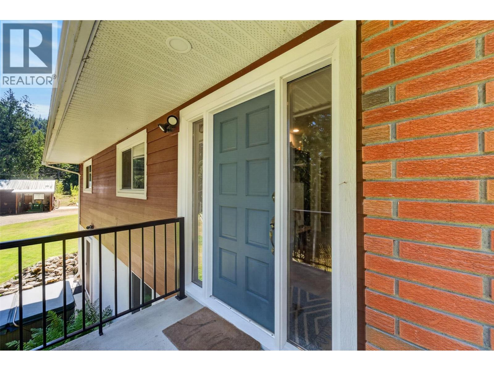 450 20 Avenue Sw, Salmon Arm, British Columbia  V1E 1T6 - Photo 3 - 10396607