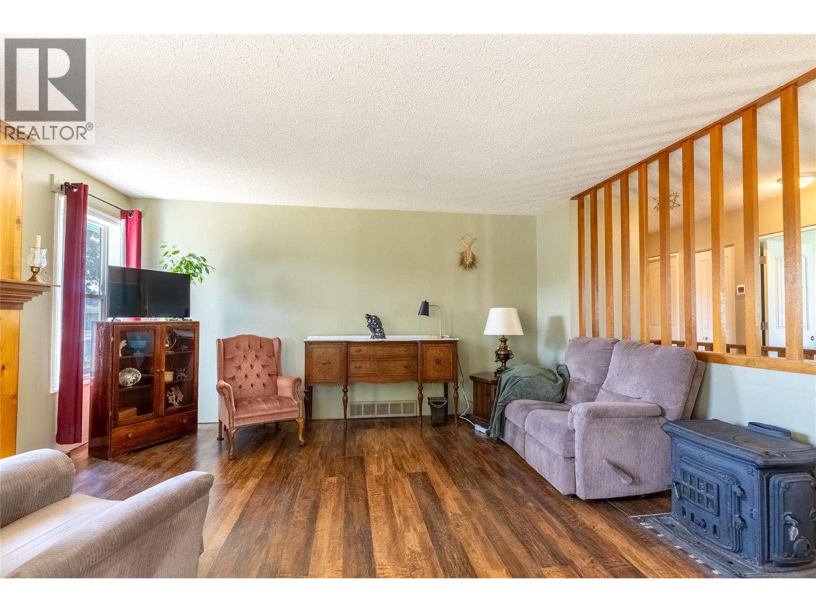 297 Chestnut Court, Logan Lake, British Columbia  V0K 1W0 - Photo 4 - 10396358
