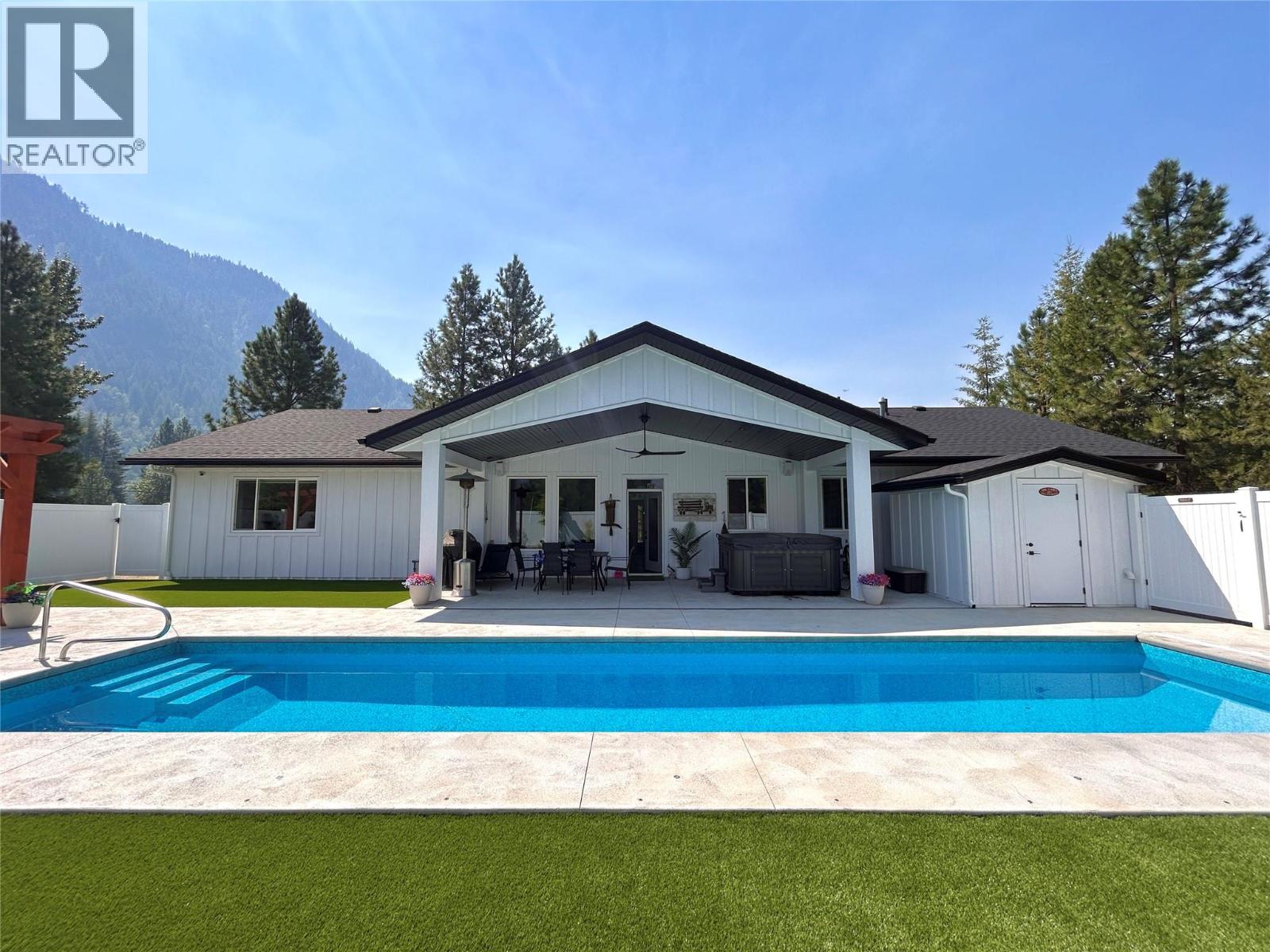 1217 Mcphee Road, Castlegar, British Columbia  V1N 4L8 - Photo 51 - 10396697