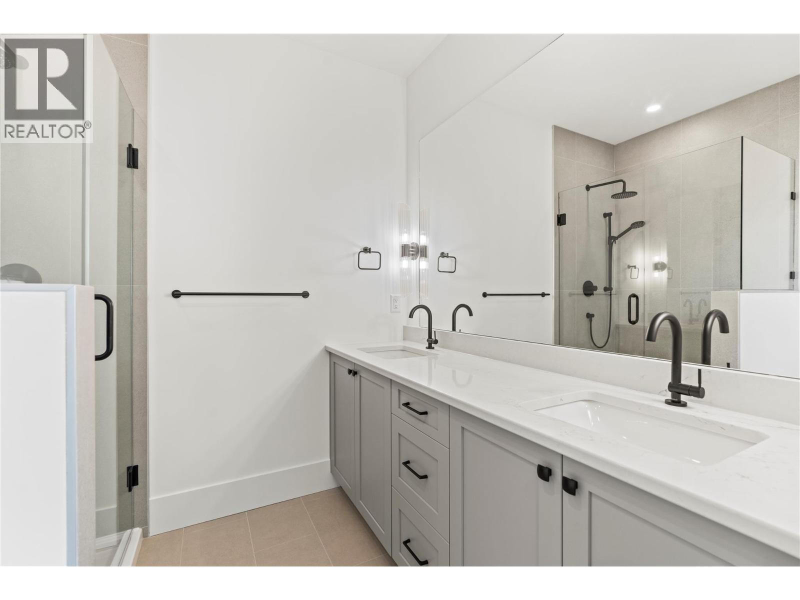 7060 Manning Place, Vernon, British Columbia  V1B 0B6 - Photo 11 - 10396855