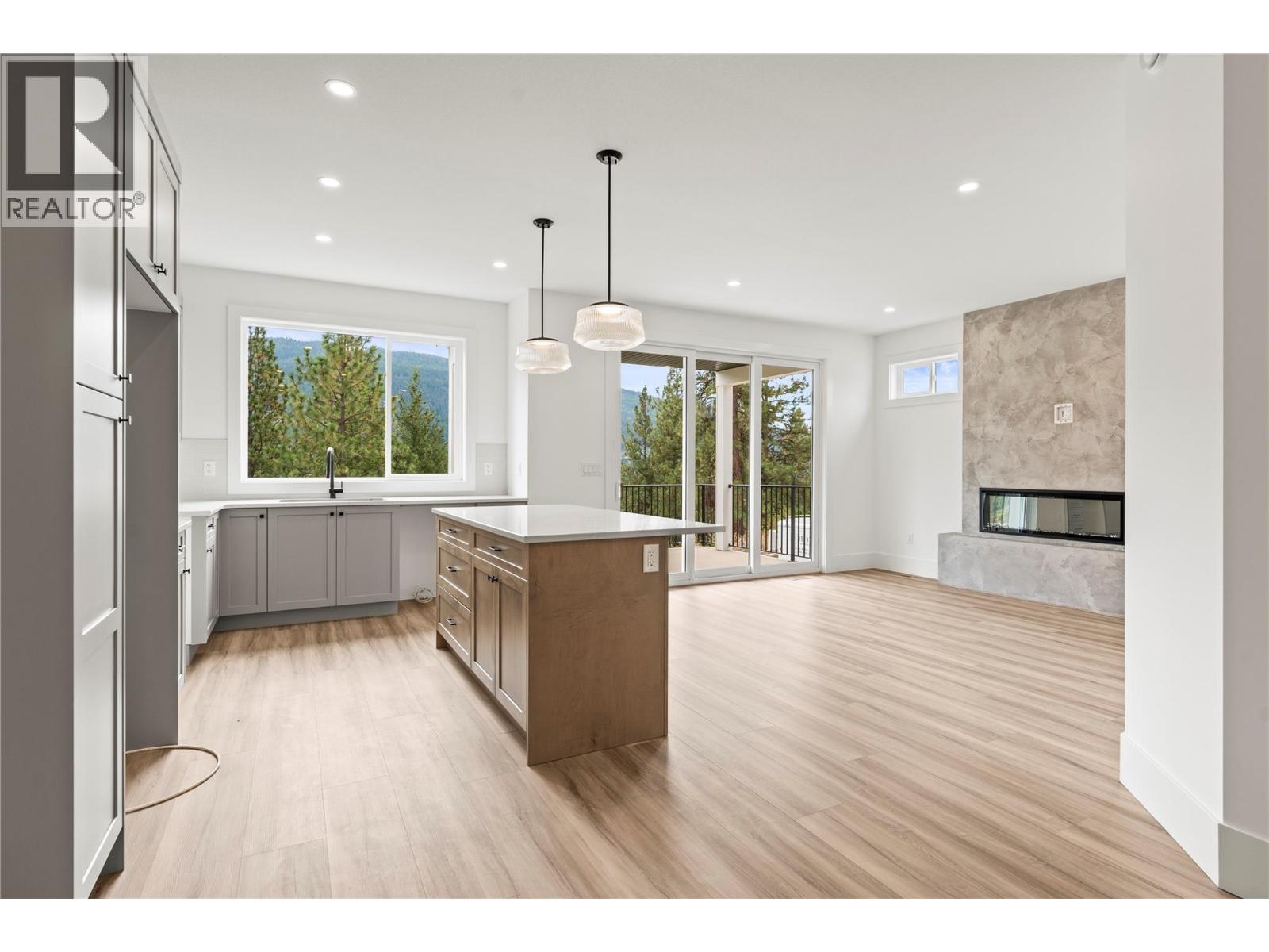 7060 Manning Place, Vernon, British Columbia  V1B 0B6 - Photo 13 - 10396855