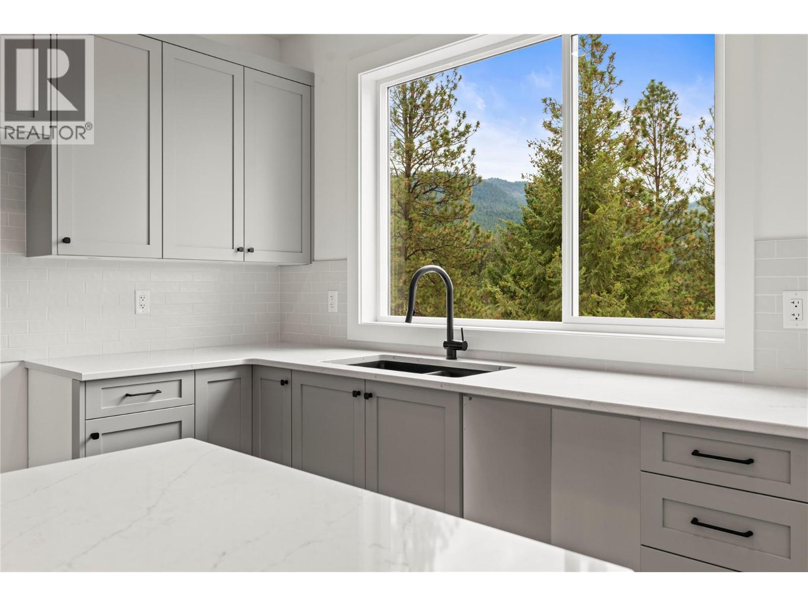 7060 Manning Place, Vernon, British Columbia  V1B 0B6 - Photo 16 - 10396855