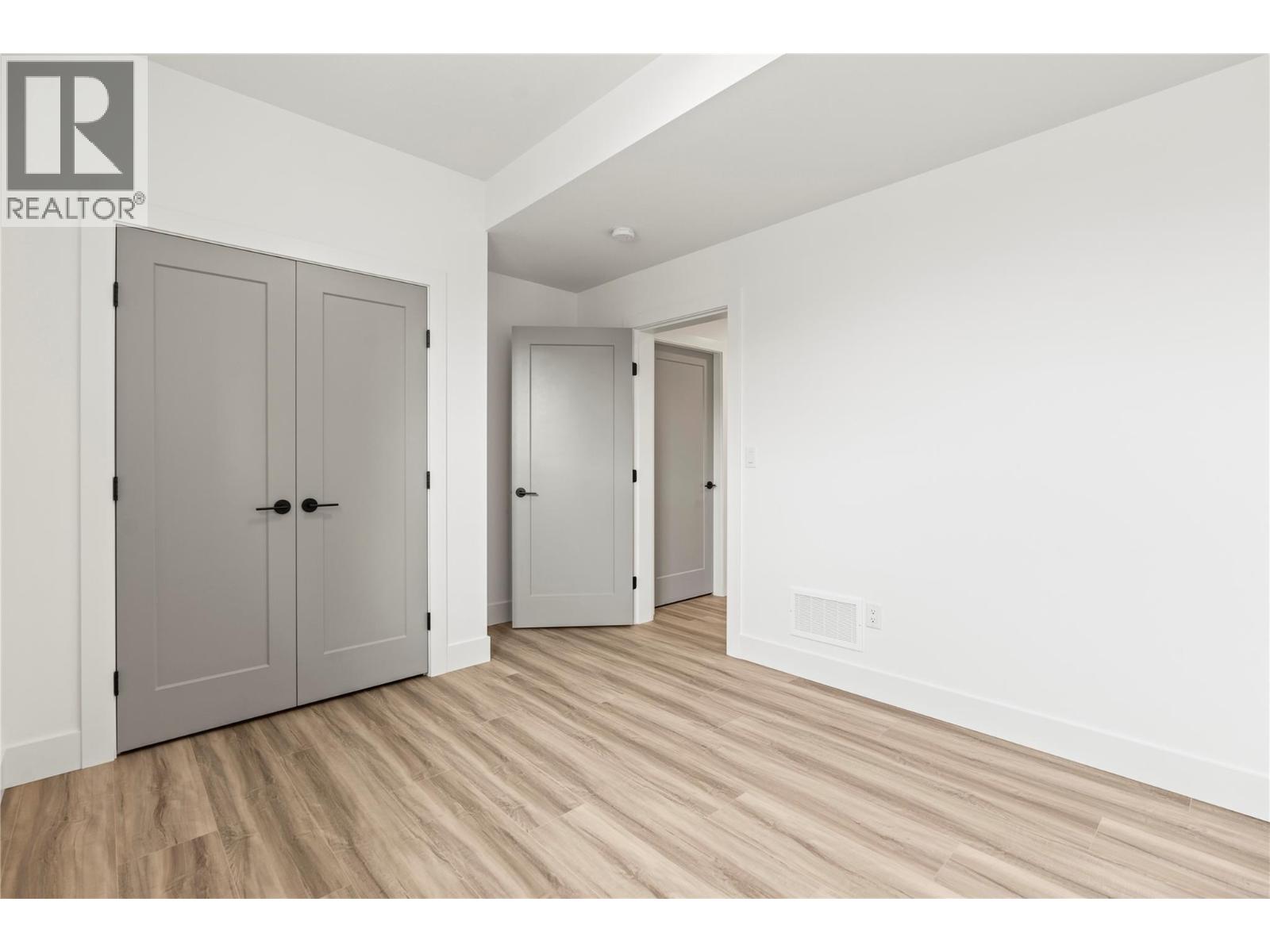 7060 Manning Place, Vernon, British Columbia  V1B 0B6 - Photo 27 - 10396855