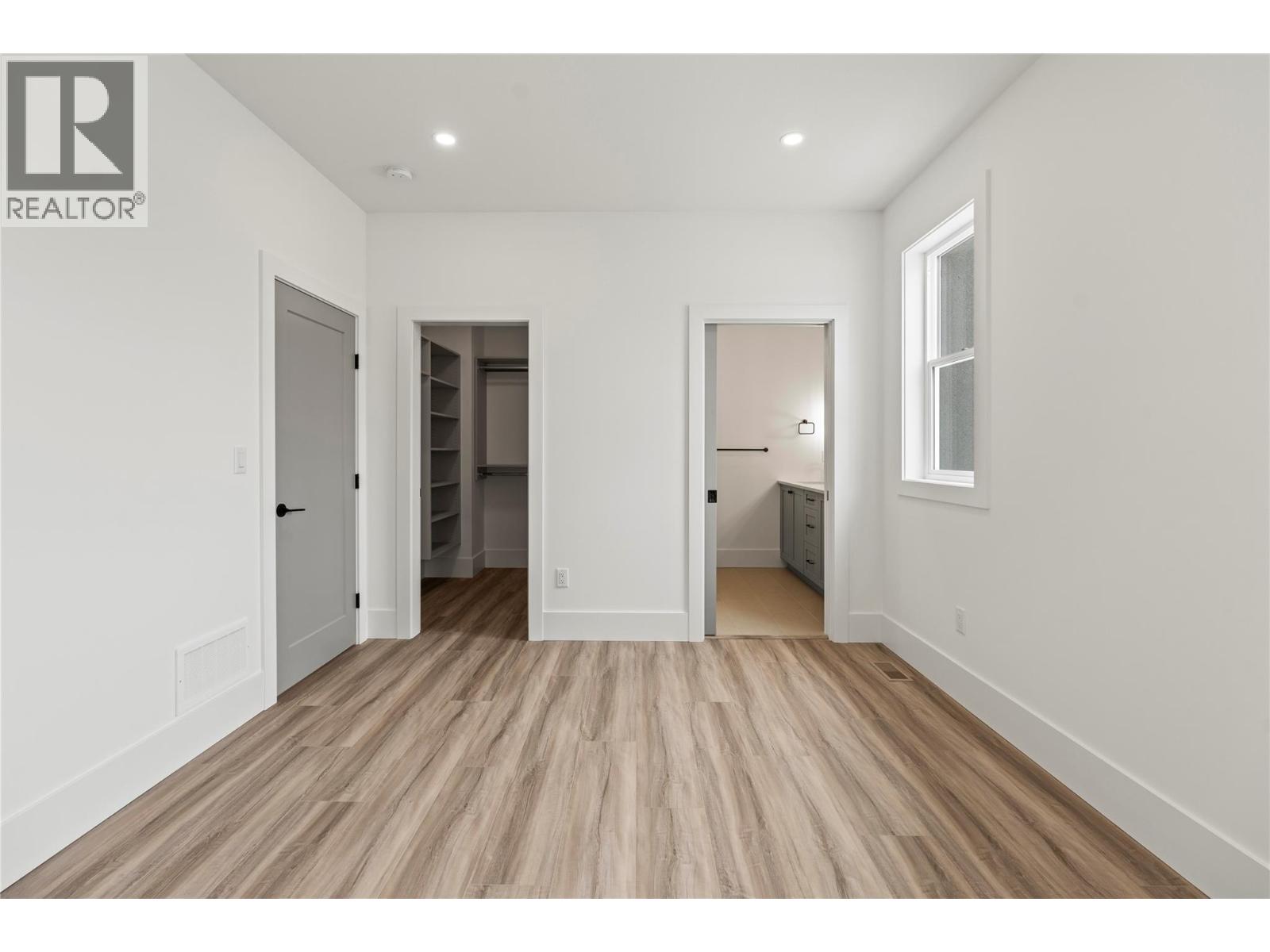 7060 Manning Place, Vernon, British Columbia  V1B 0B6 - Photo 9 - 10396855