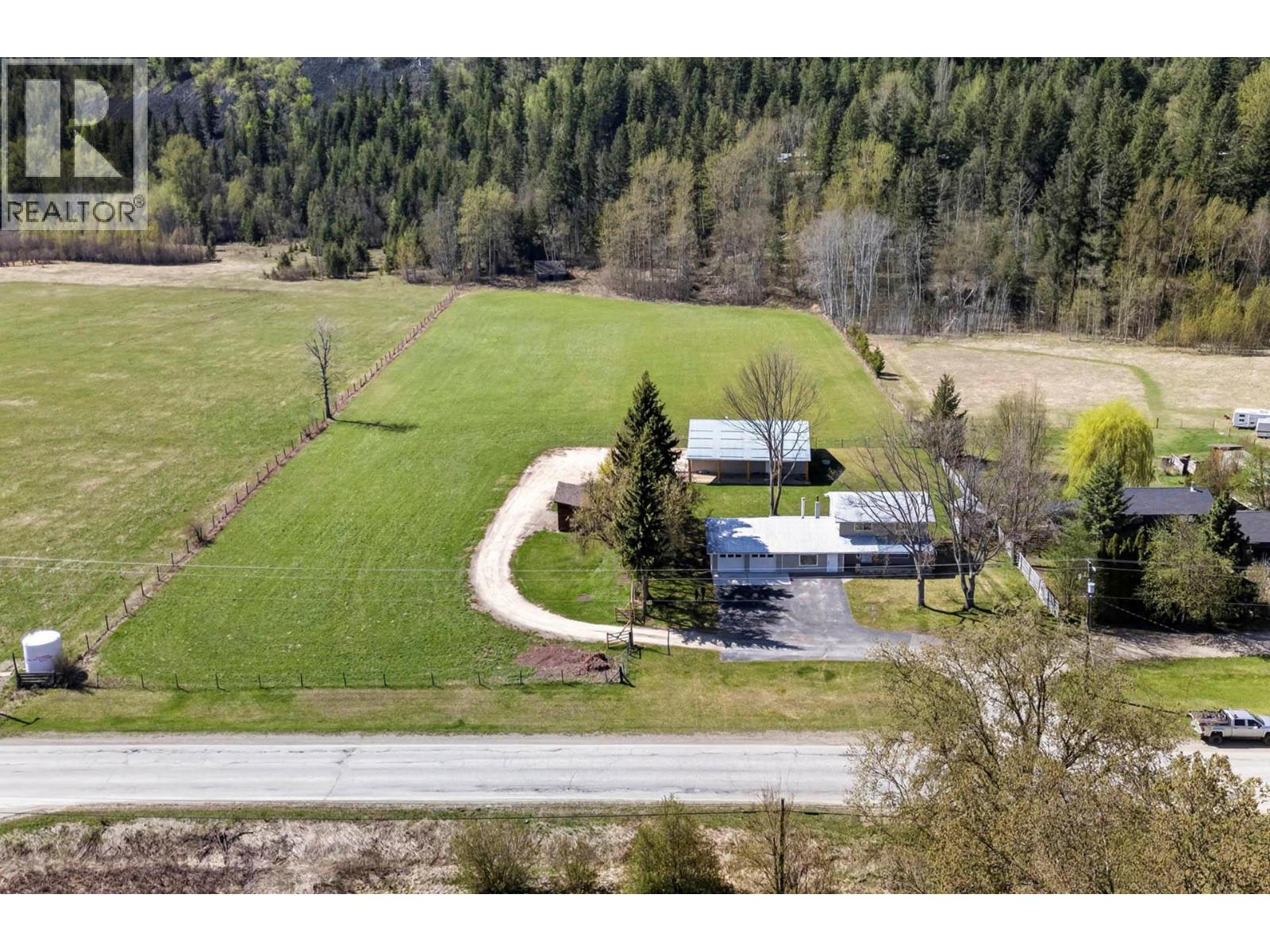 985 Old N Thompson Highway, Clearwater, British Columbia  V0E 1N2 - Photo 1 - 10396672