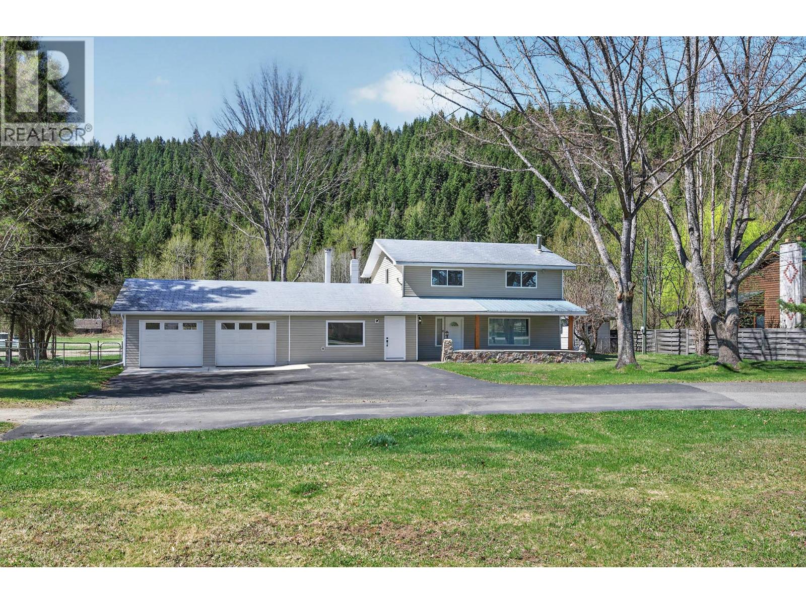 985 Old N Thompson Highway, Clearwater, British Columbia  V0E 1N2 - Photo 2 - 10396672
