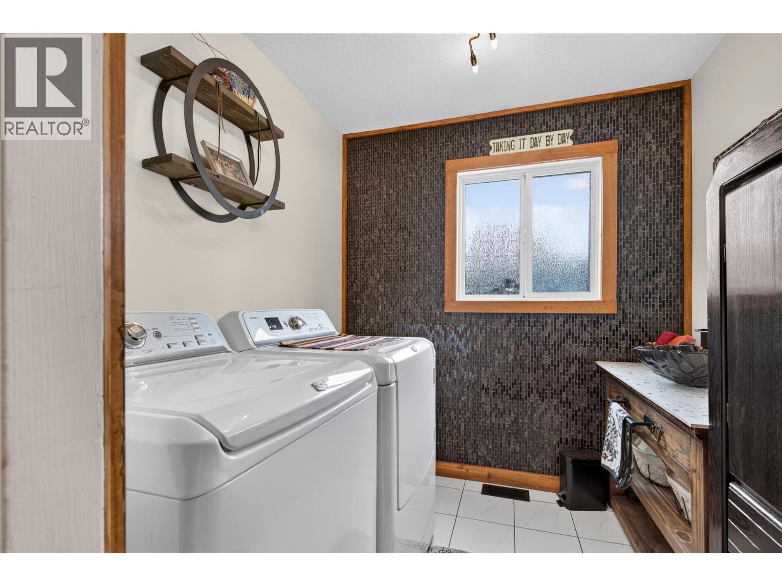 6415 Glendora Way, Coldstream, British Columbia  V1B 3G5 - Photo 43 - 10396752
