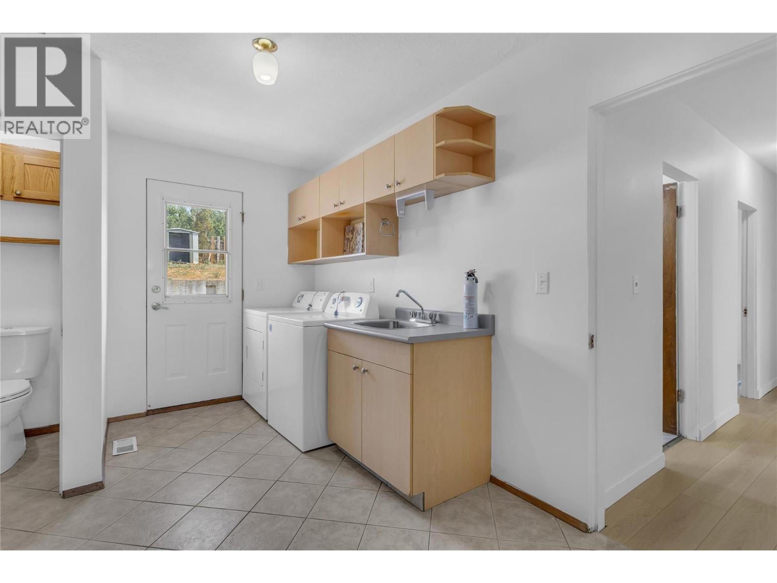 864 Mckenzie Road, Kelowna, British Columbia  V1X 2B3 - Photo 11 - 10396845
