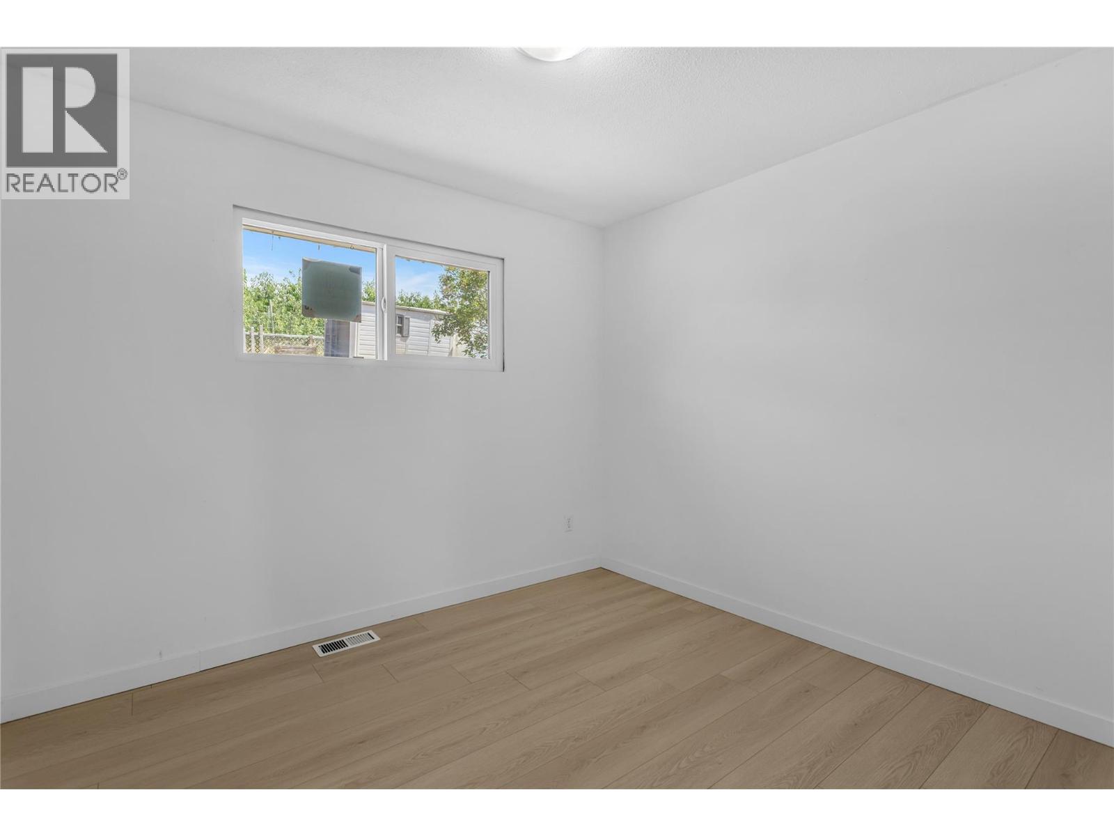 864 Mckenzie Road, Kelowna, British Columbia  V1X 2B3 - Photo 13 - 10396845