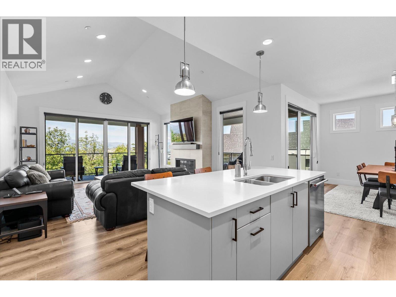 185 Diamond Way, Vernon, British Columbia  V1H 0A2 - Photo 9 - 10396877