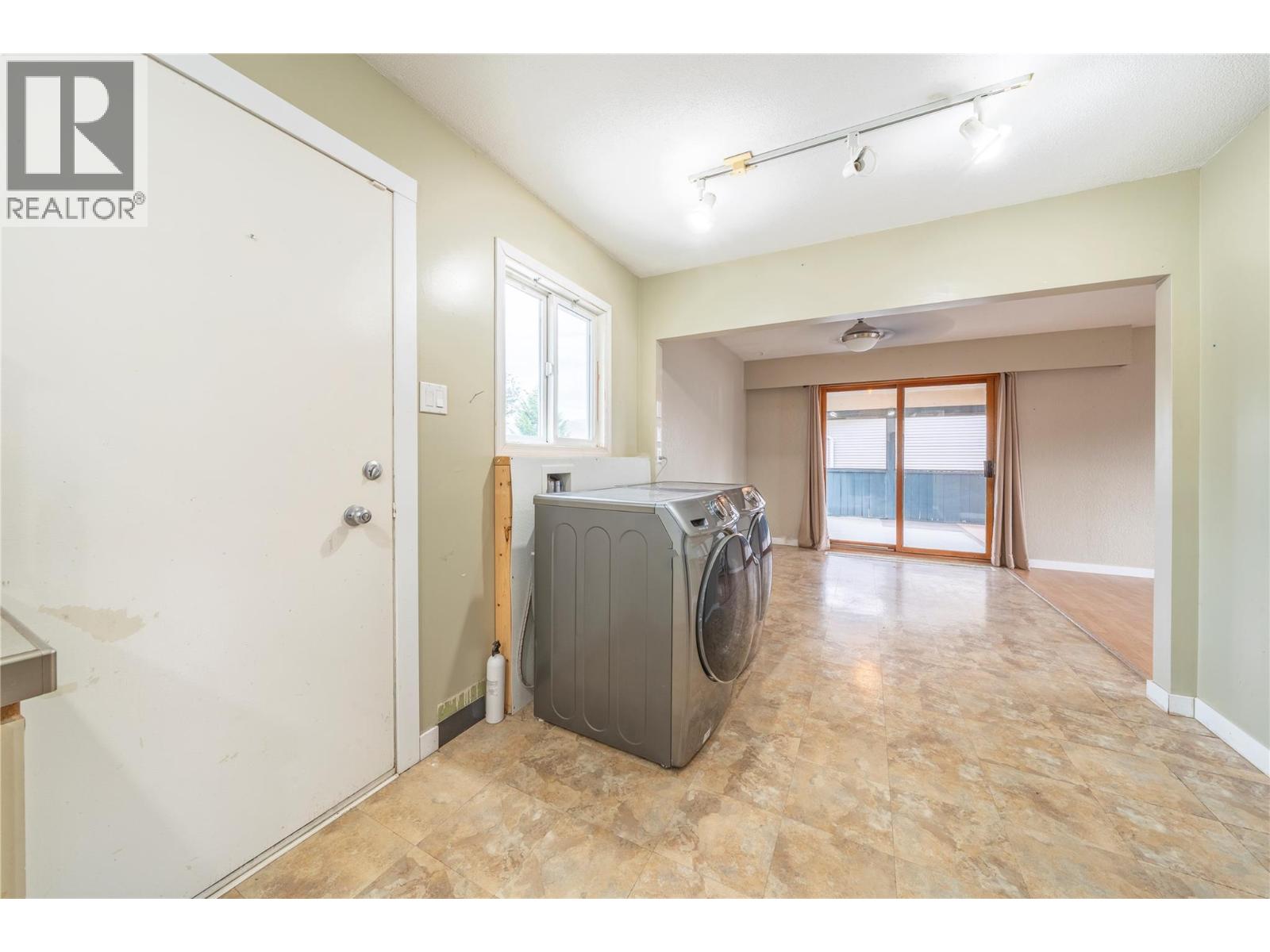 2270 Greenfield Avenue, Kamloops, British Columbia  V2B 4P3 - Photo 10 - 10396768