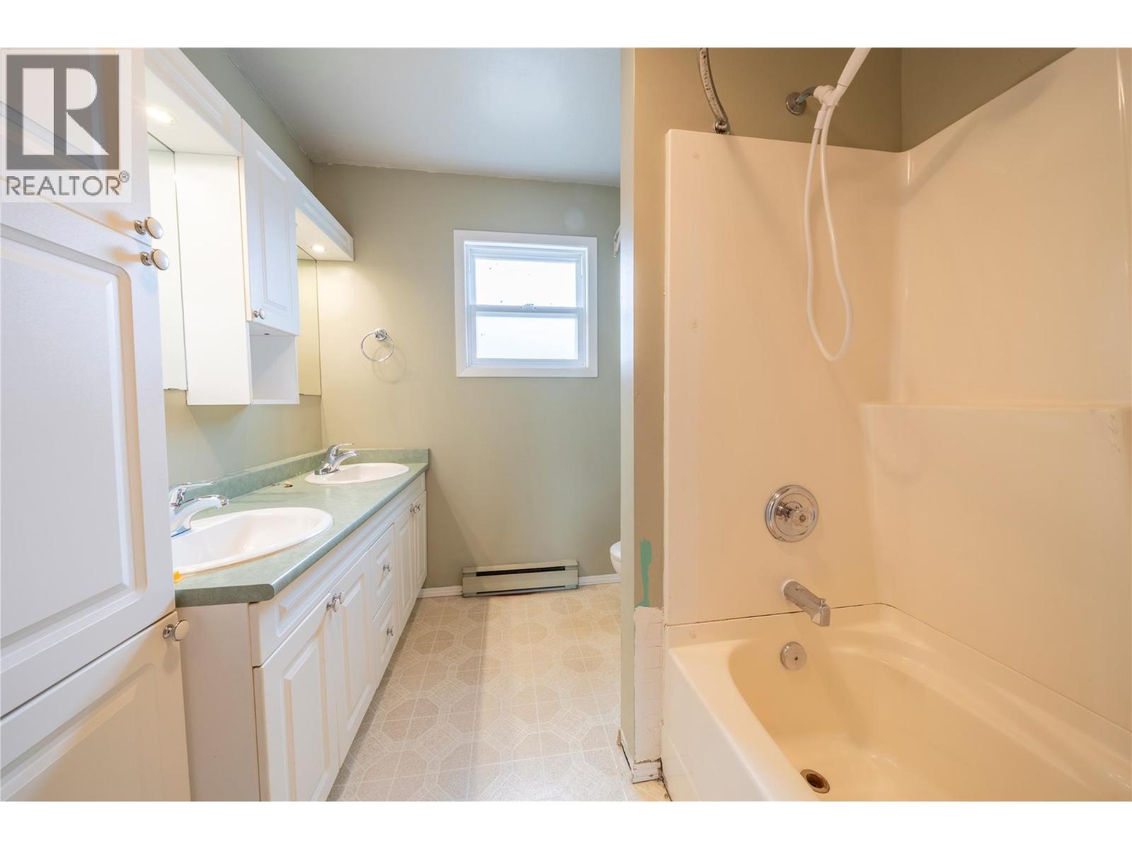 2270 Greenfield Avenue, Kamloops, British Columbia  V2B 4P3 - Photo 18 - 10396768