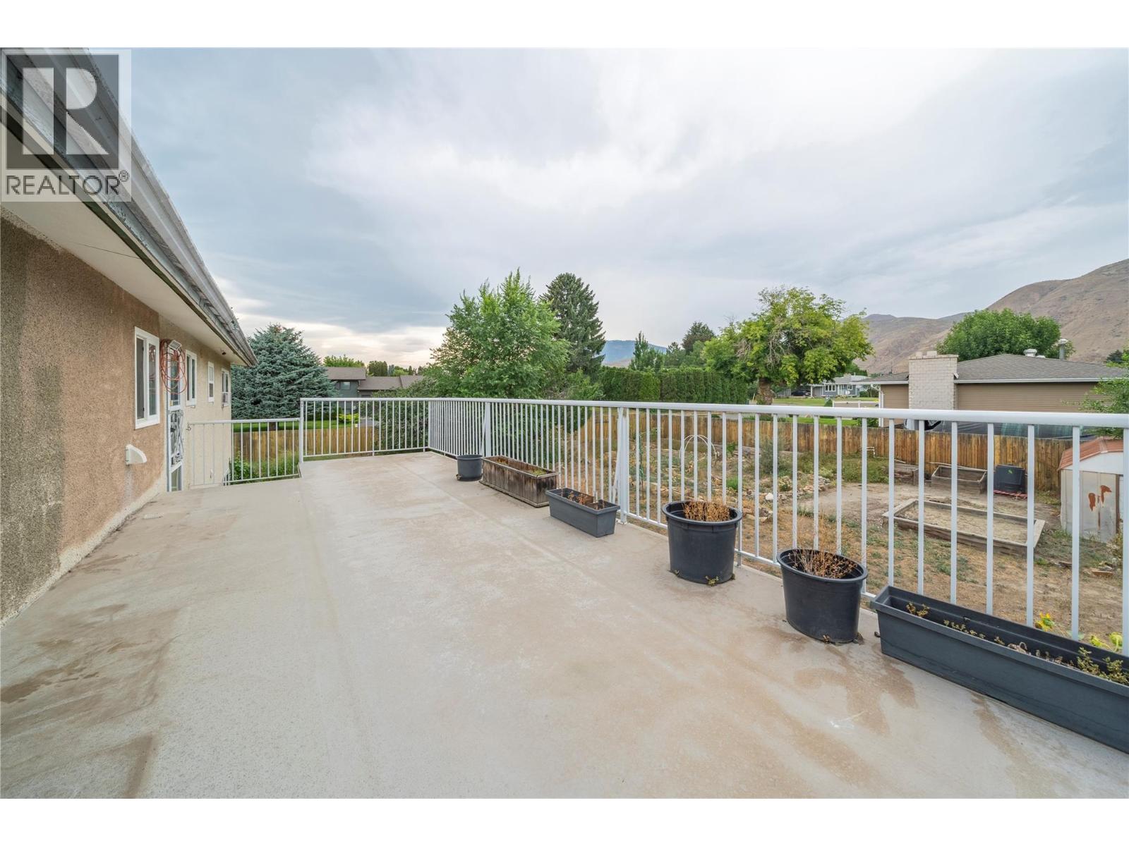 2270 Greenfield Avenue, Kamloops, British Columbia  V2B 4P3 - Photo 3 - 10396768