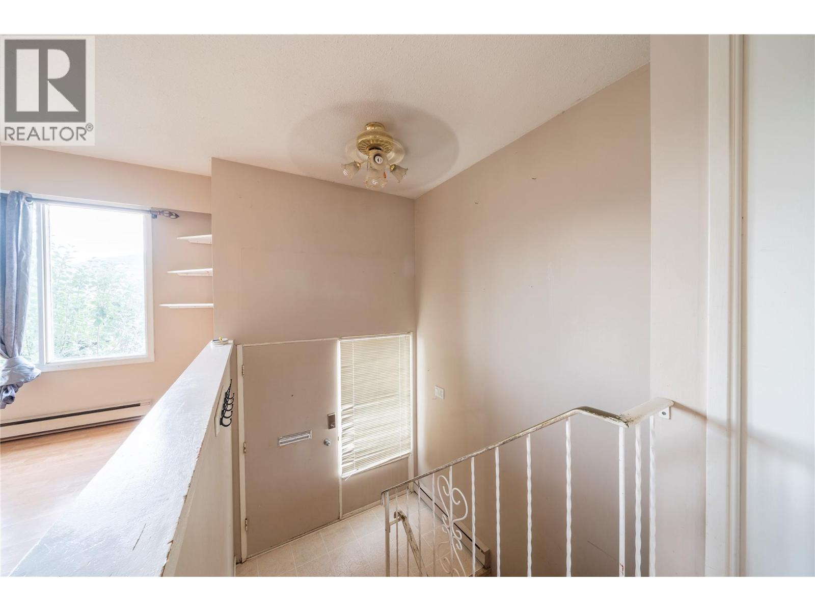 2270 Greenfield Avenue, Kamloops, British Columbia  V2B 4P3 - Photo 4 - 10396768