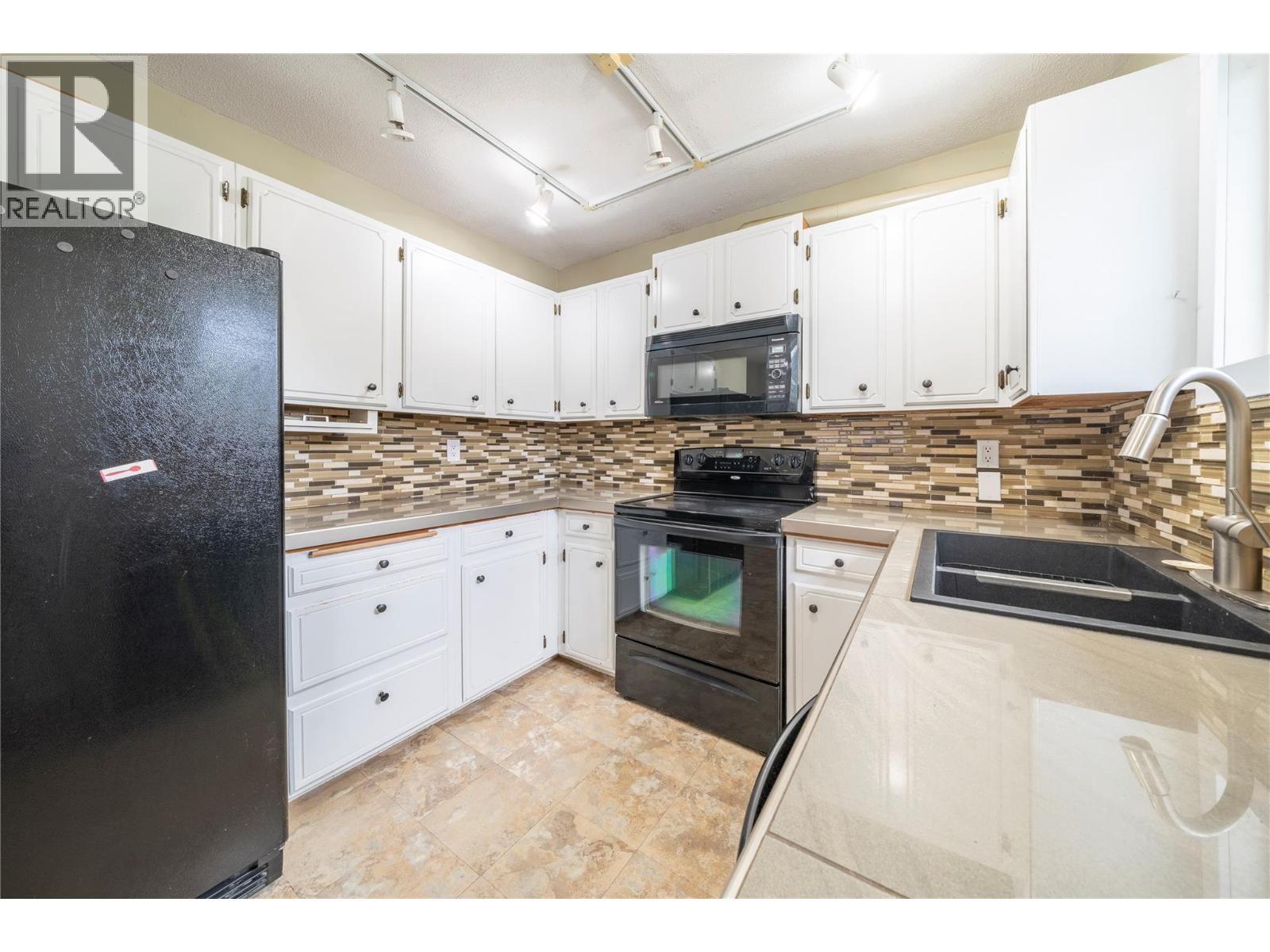 2270 Greenfield Avenue, Kamloops, British Columbia  V2B 4P3 - Photo 8 - 10396768