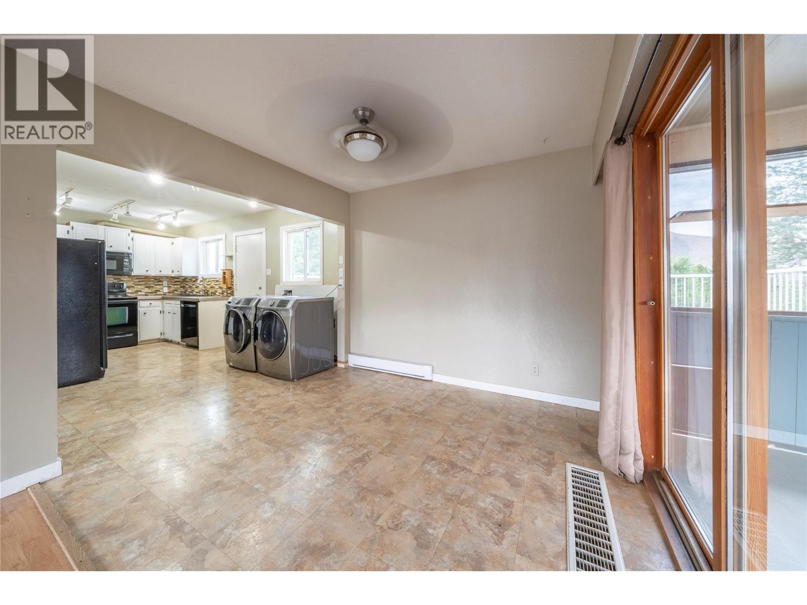 2270 Greenfield Avenue, Kamloops, British Columbia  V2B 4P3 - Photo 9 - 10396768