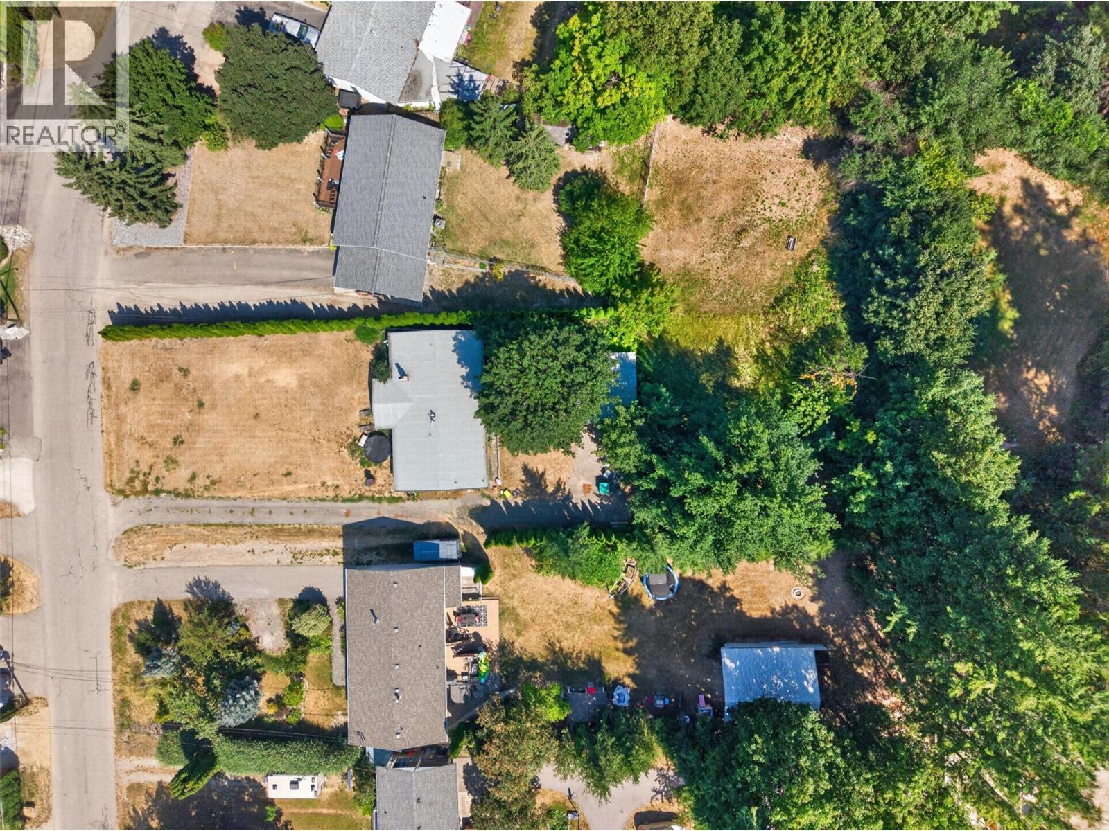 1260 16 Street Ne, Salmon Arm, British Columbia  V1E 2V1 - Photo 3 - 10396903