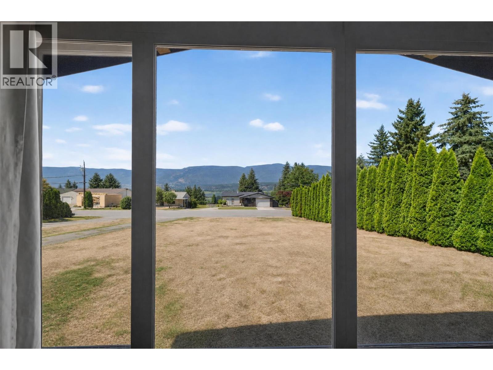 1260 16 Street Ne, Salmon Arm, British Columbia  V1E 2V1 - Photo 8 - 10396903