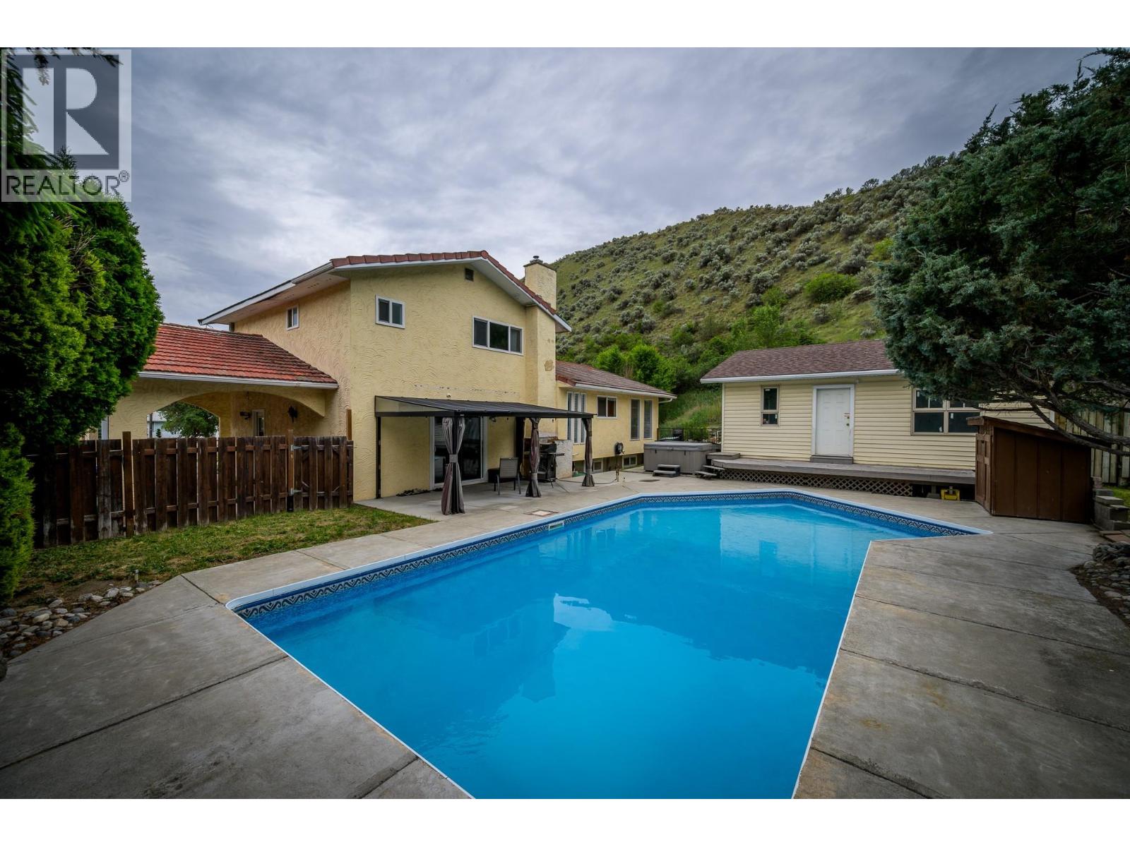 260 Miller Place, Kamloops, British Columbia  V2C 5V8 - Photo 2 - 10396888