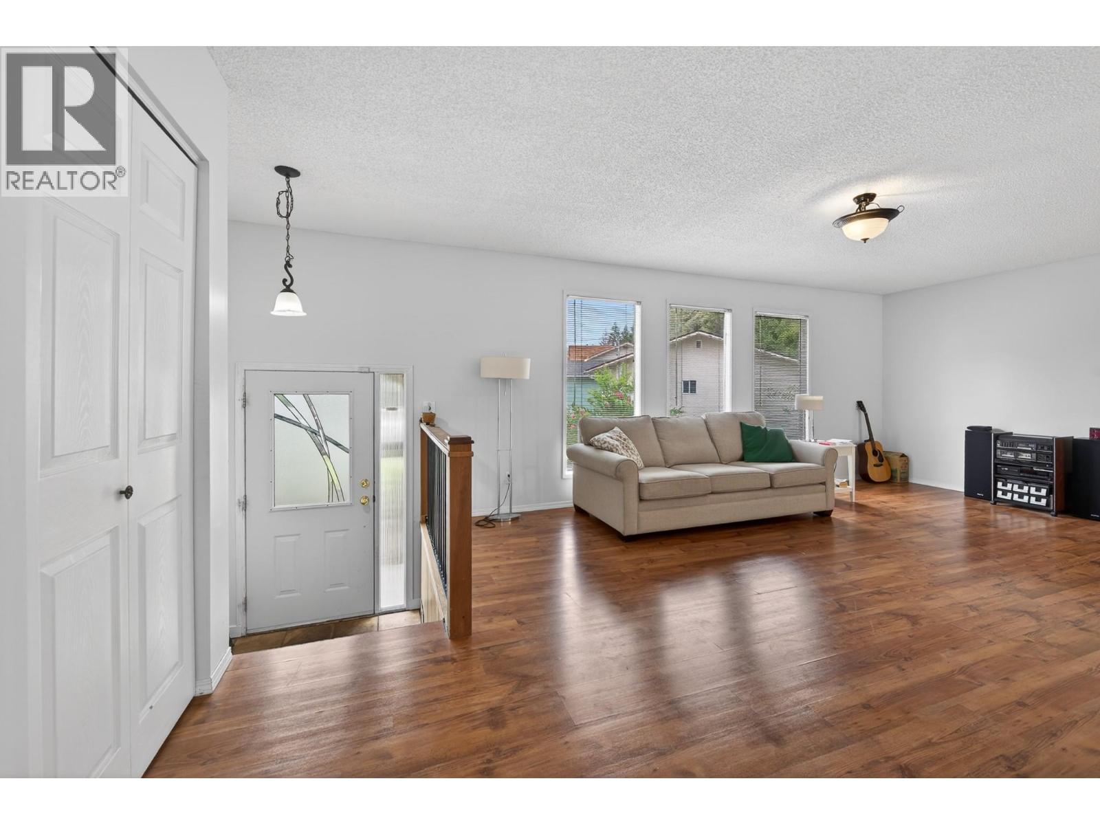260 Miller Place, Kamloops, British Columbia  V2C 5V8 - Photo 3 - 10396888