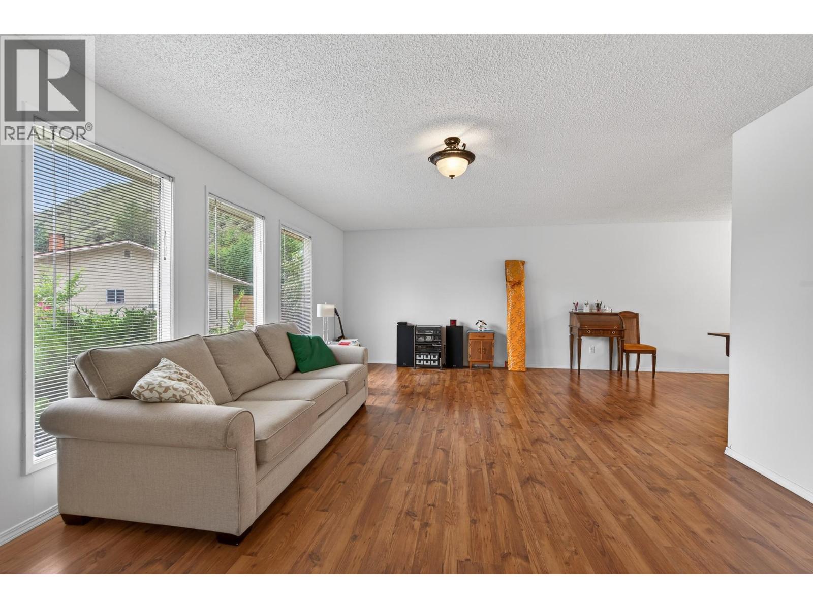 260 Miller Place, Kamloops, British Columbia  V2C 5V8 - Photo 4 - 10396888