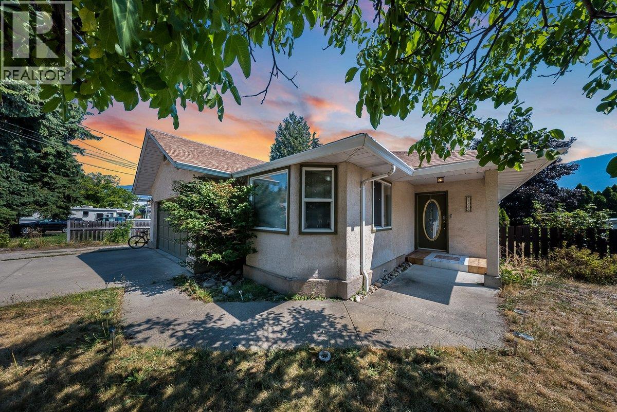 2507 Columbia Avenue, Castlegar, British Columbia  V1N 2X4 - Photo 1 - 10396809