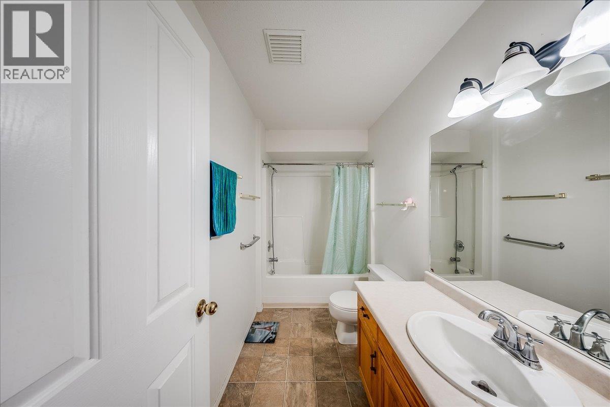 2507 Columbia Avenue, Castlegar, British Columbia  V1N 2X4 - Photo 18 - 10396809