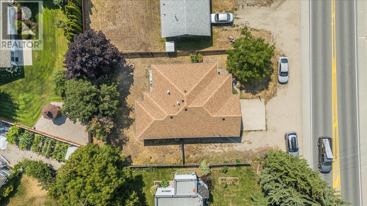 2507 Columbia Avenue, Castlegar, British Columbia  V1N 2X4 - Photo 2 - 10396809