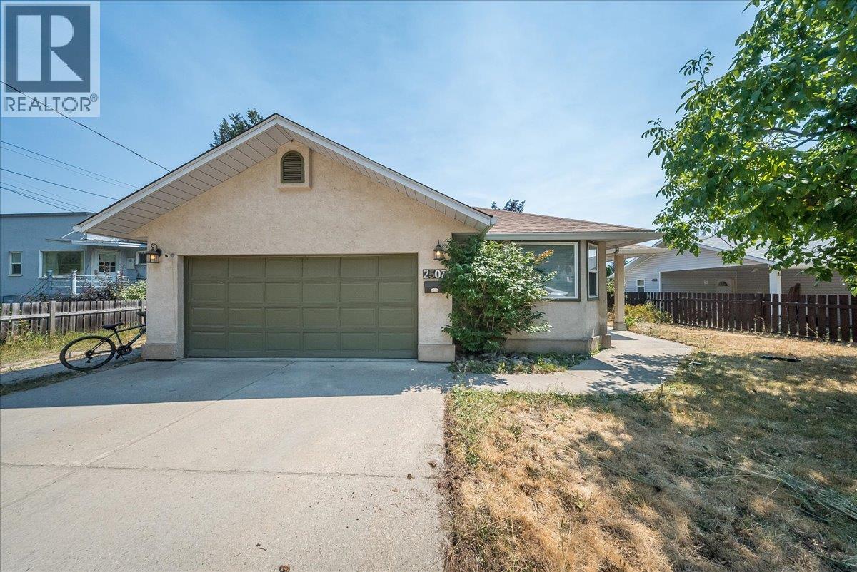 2507 Columbia Avenue, Castlegar, British Columbia  V1N 2X4 - Photo 3 - 10396809