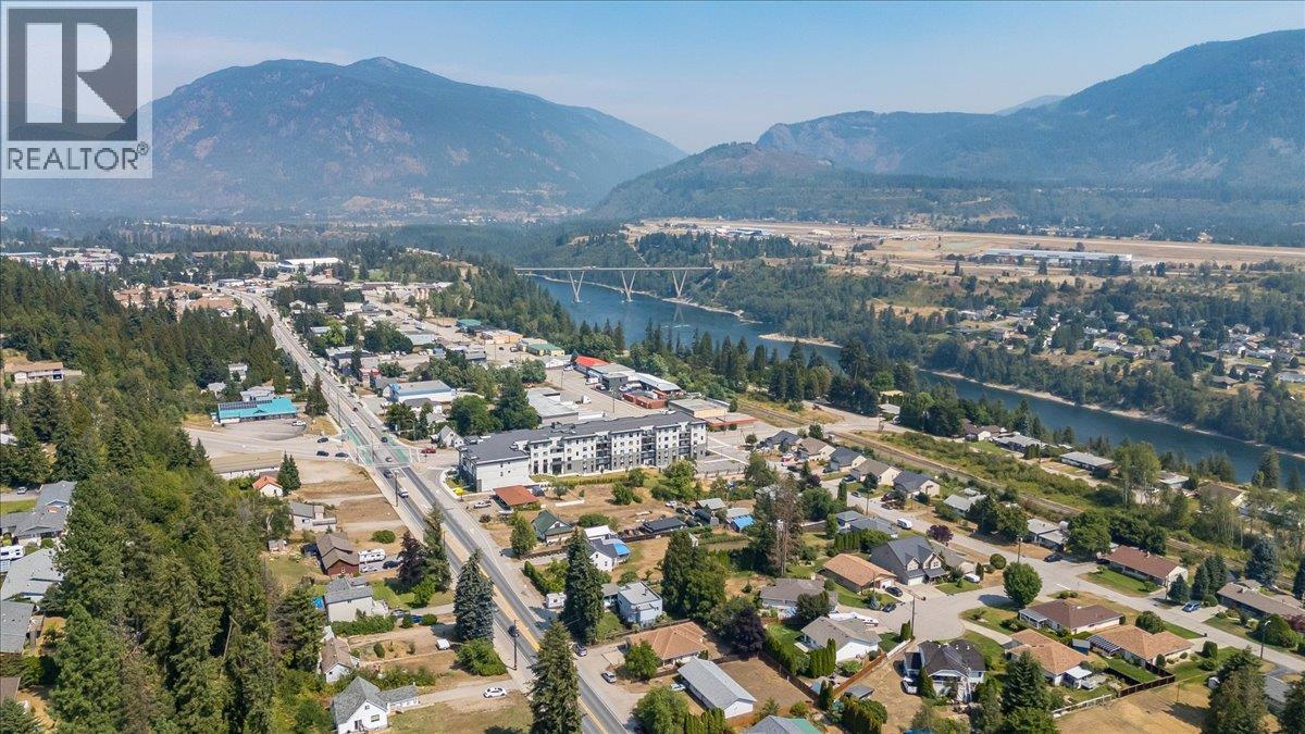 2507 Columbia Avenue, Castlegar, British Columbia  V1N 2X4 - Photo 36 - 10396809
