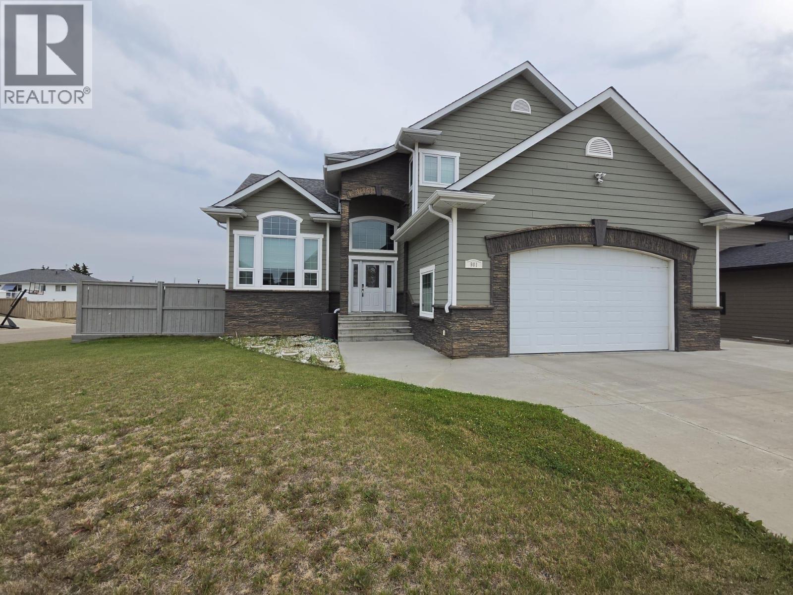 901 89 Avenue, Dawson Creek, British Columbia  V1G 0A8 - Photo 1 - 10397014