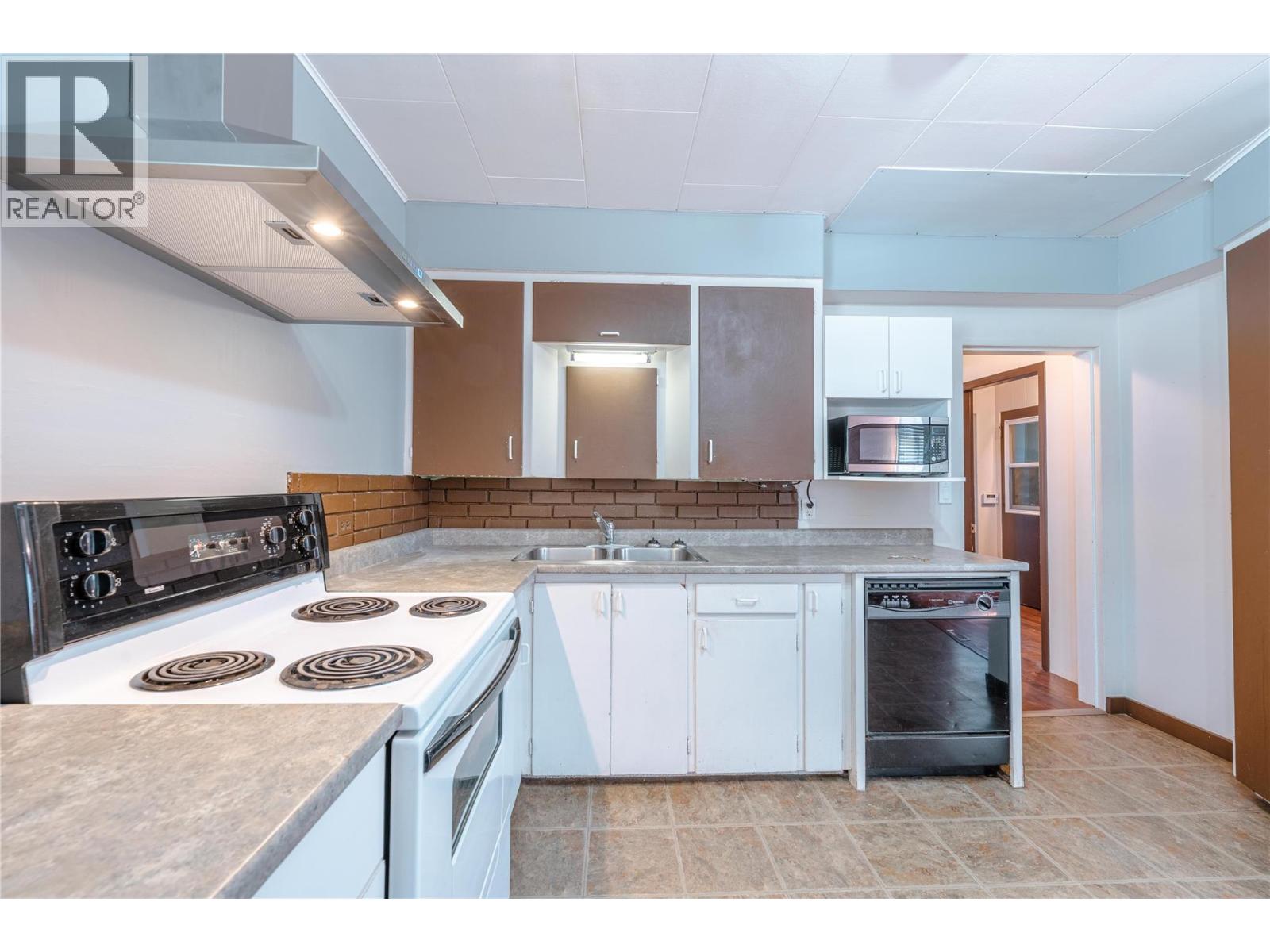 503 Third Street E, Revelstoke, British Columbia  V0E 2S0 - Photo 29 - 10396970