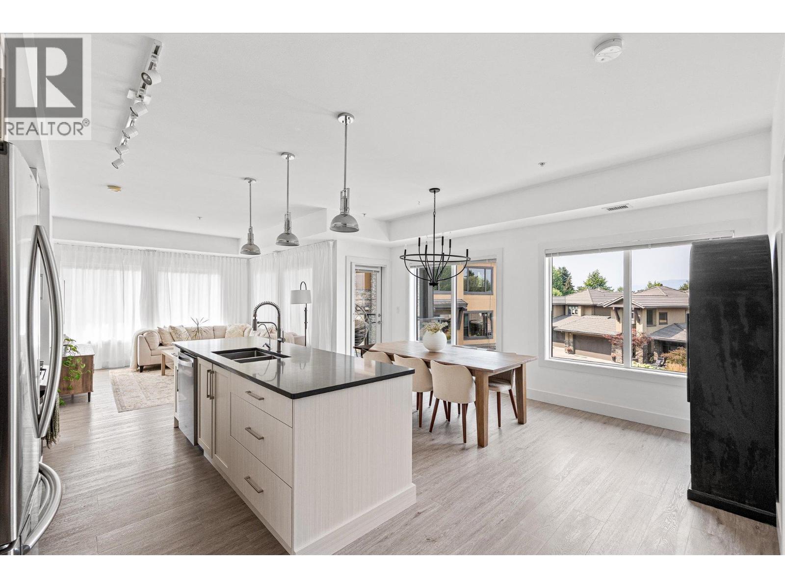 4380 Lakeshore Road Unit# 206, Kelowna, British Columbia  V1W 5N3 - Photo 1 - 10396980