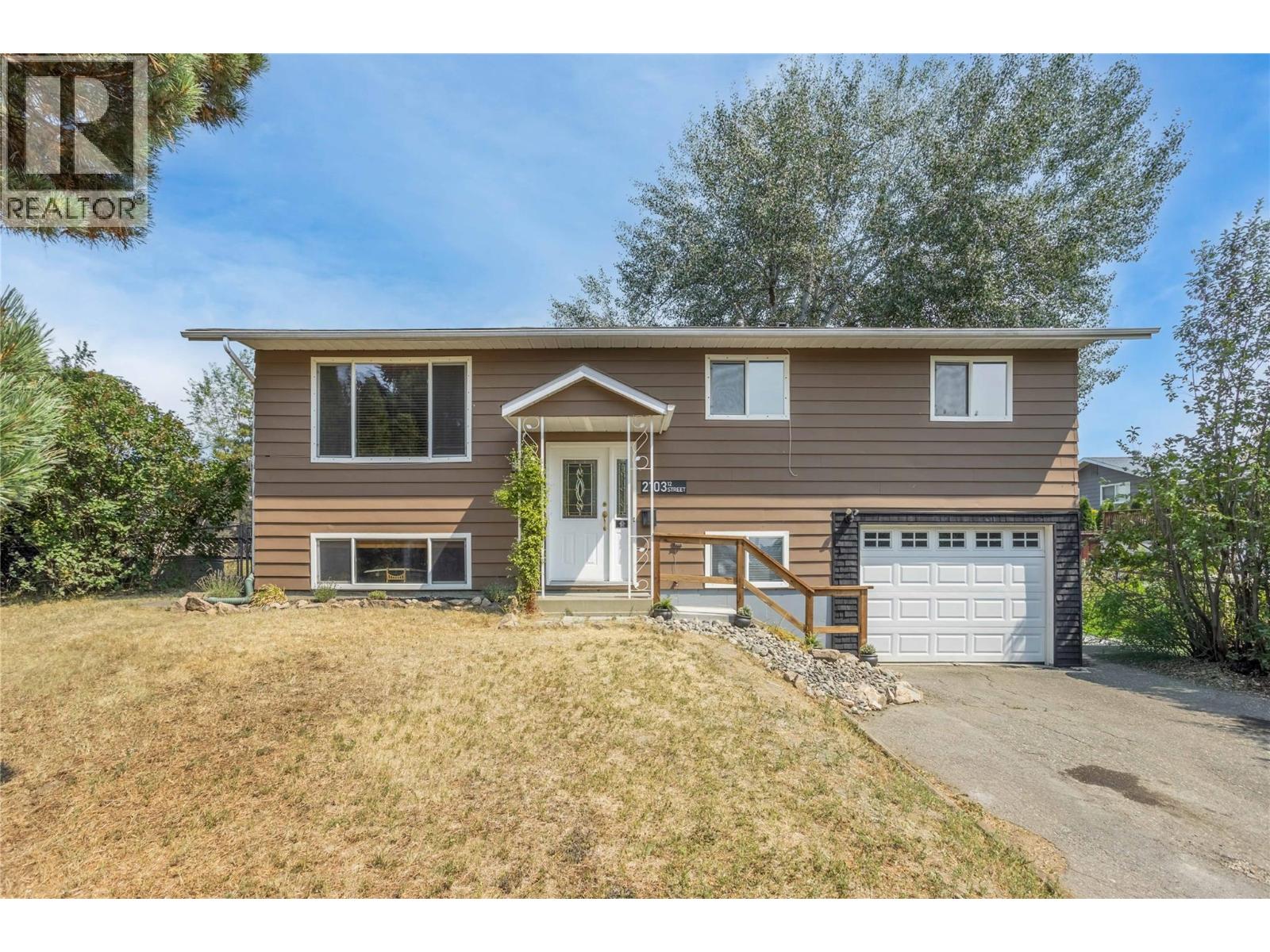 2103 12 Street, Vernon, British Columbia  V1T 3S5 - Photo 2 - 10396644
