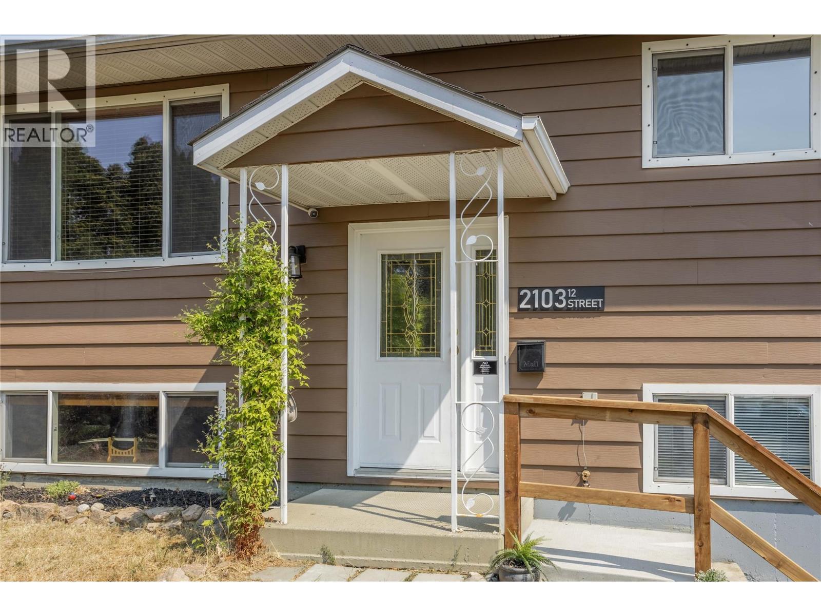 2103 12 Street, Vernon, British Columbia  V1T 3S5 - Photo 4 - 10396644