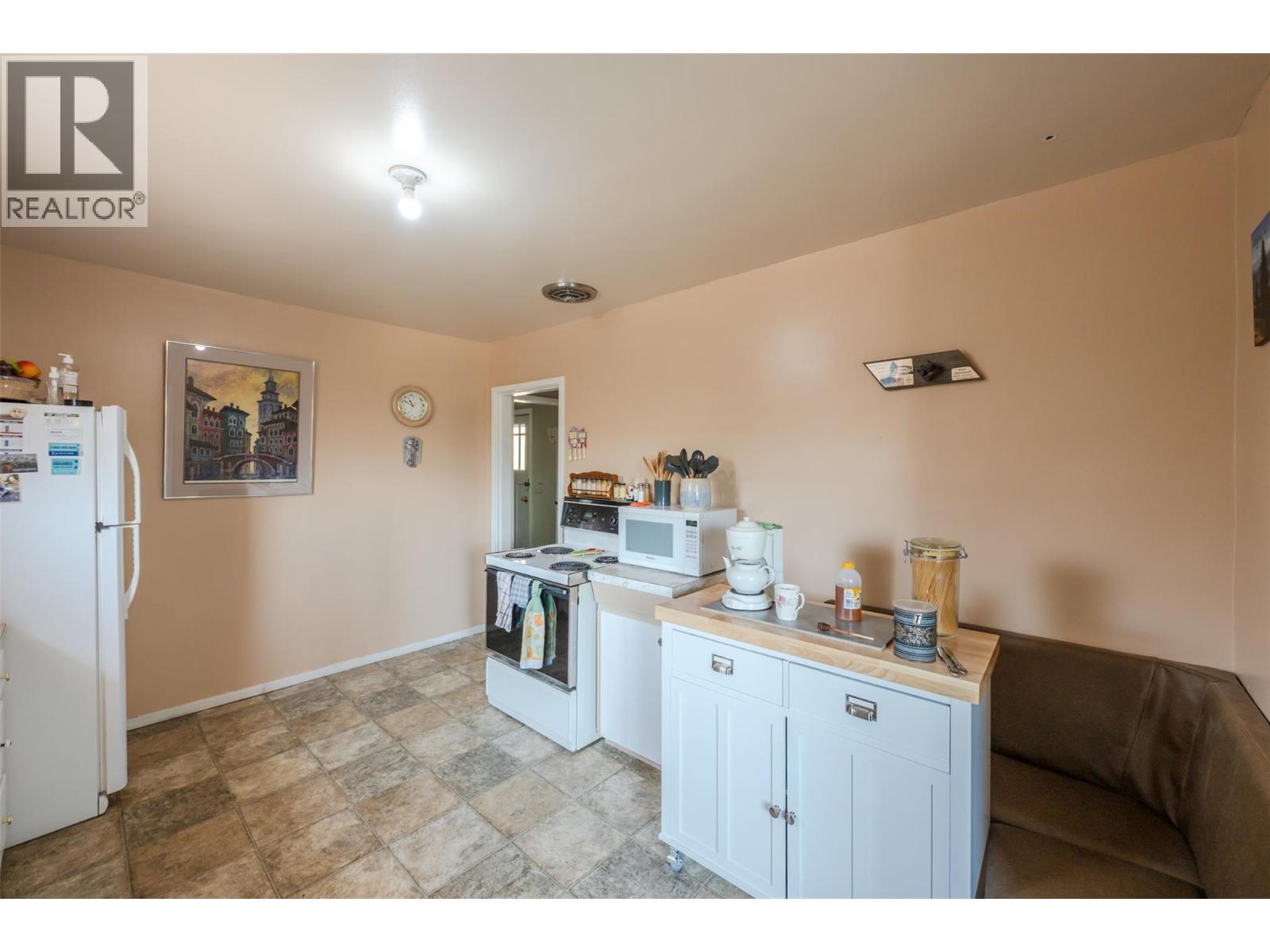 6802 89th Street, Osoyoos, British Columbia  V0H 1V1 - Photo 15 - 10396860