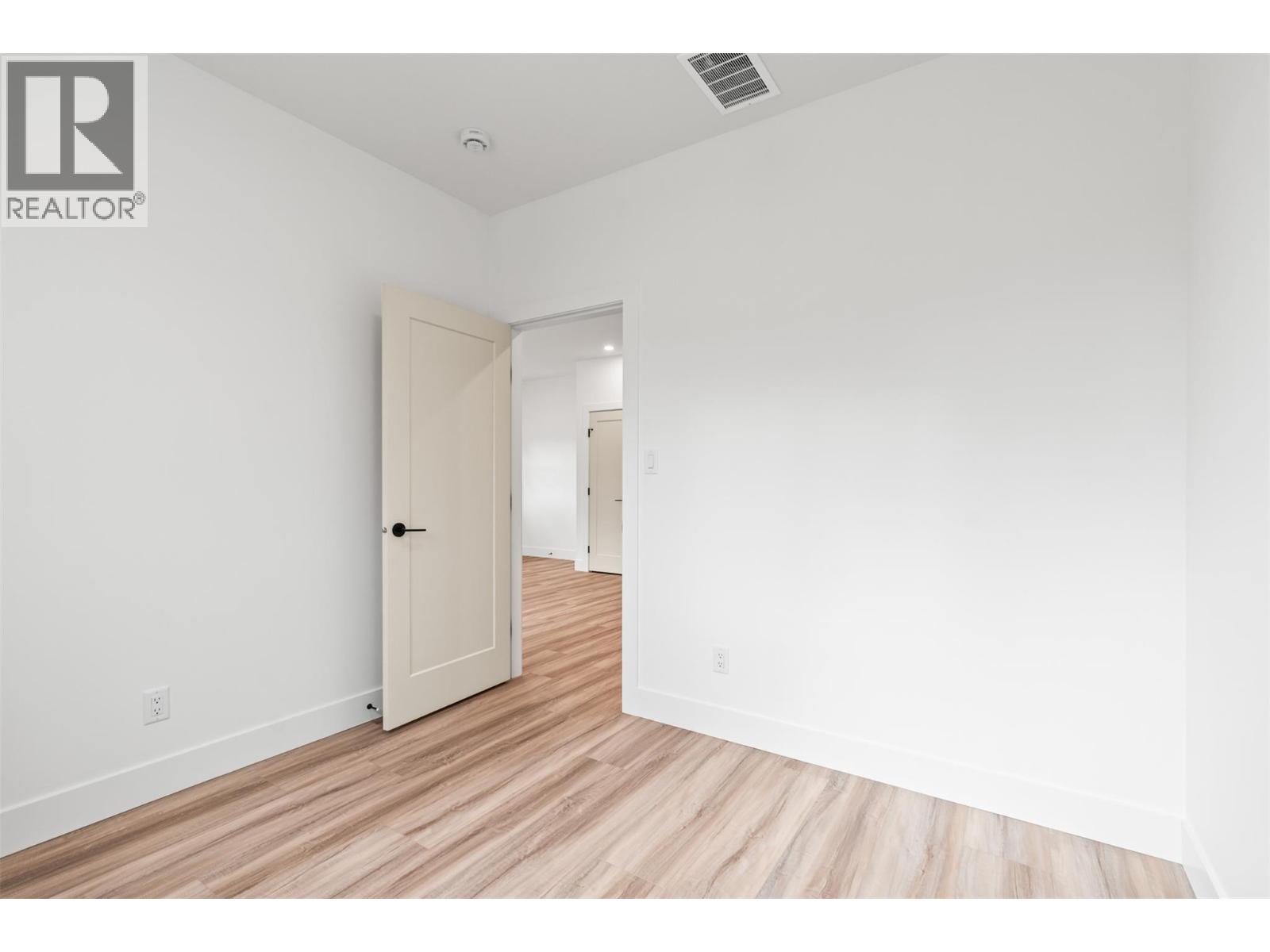 7005 Manning Place, Vernon, British Columbia  V1B 0B6 - Photo 10 - 10396995