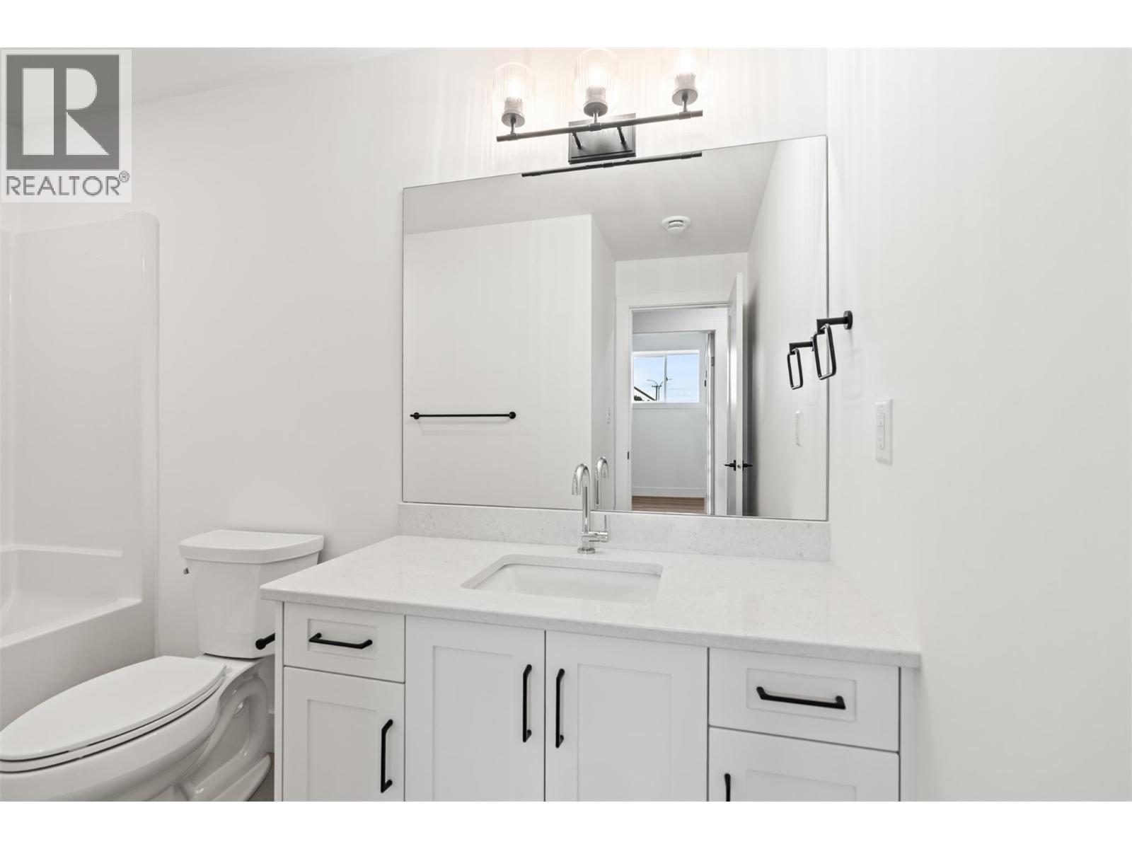 7005 Manning Place, Vernon, British Columbia  V1B 0B6 - Photo 14 - 10396995