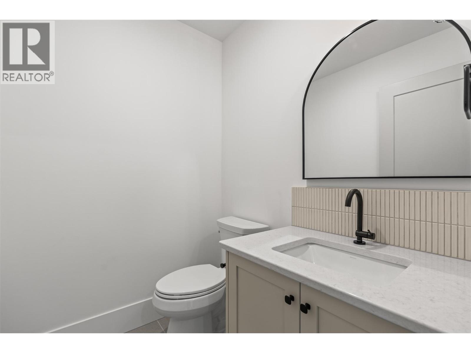 7005 Manning Place, Vernon, British Columbia  V1B 0B6 - Photo 16 - 10396995