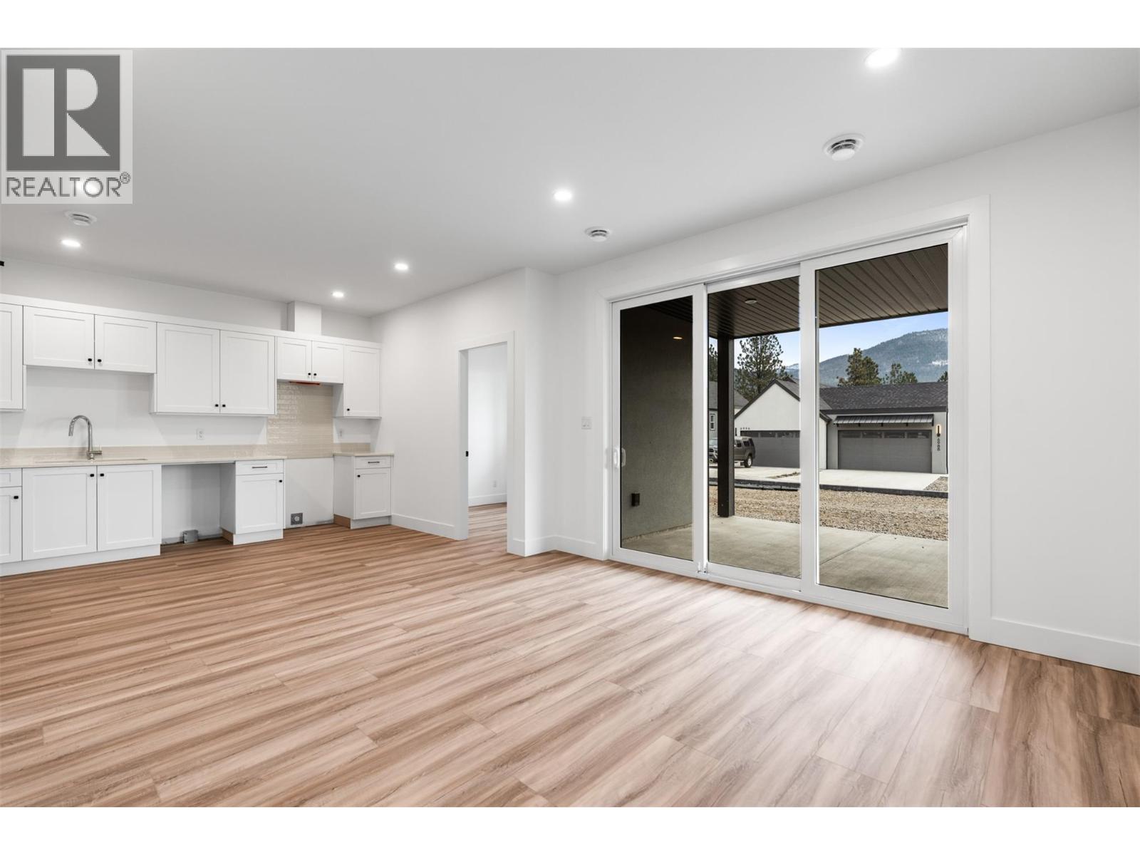 7005 Manning Place, Vernon, British Columbia  V1B 0B6 - Photo 3 - 10396995