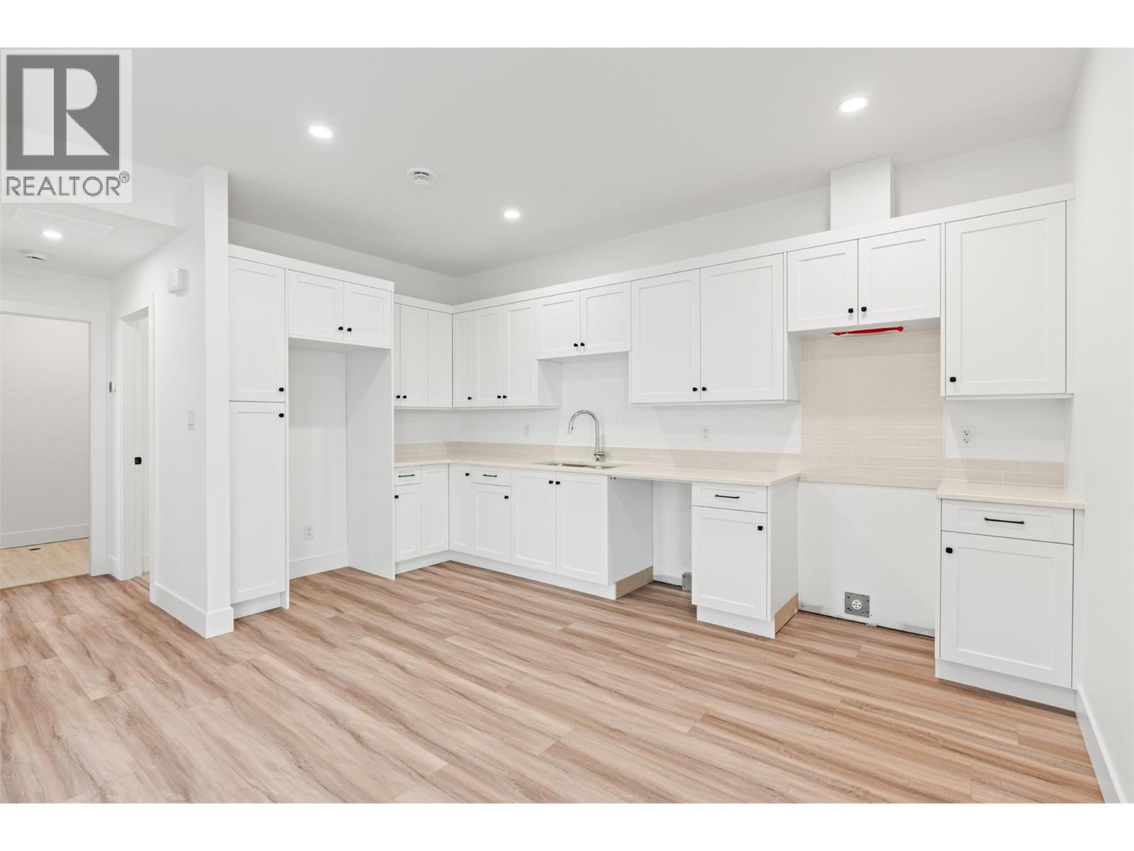 7005 Manning Place, Vernon, British Columbia  V1B 0B6 - Photo 6 - 10396995