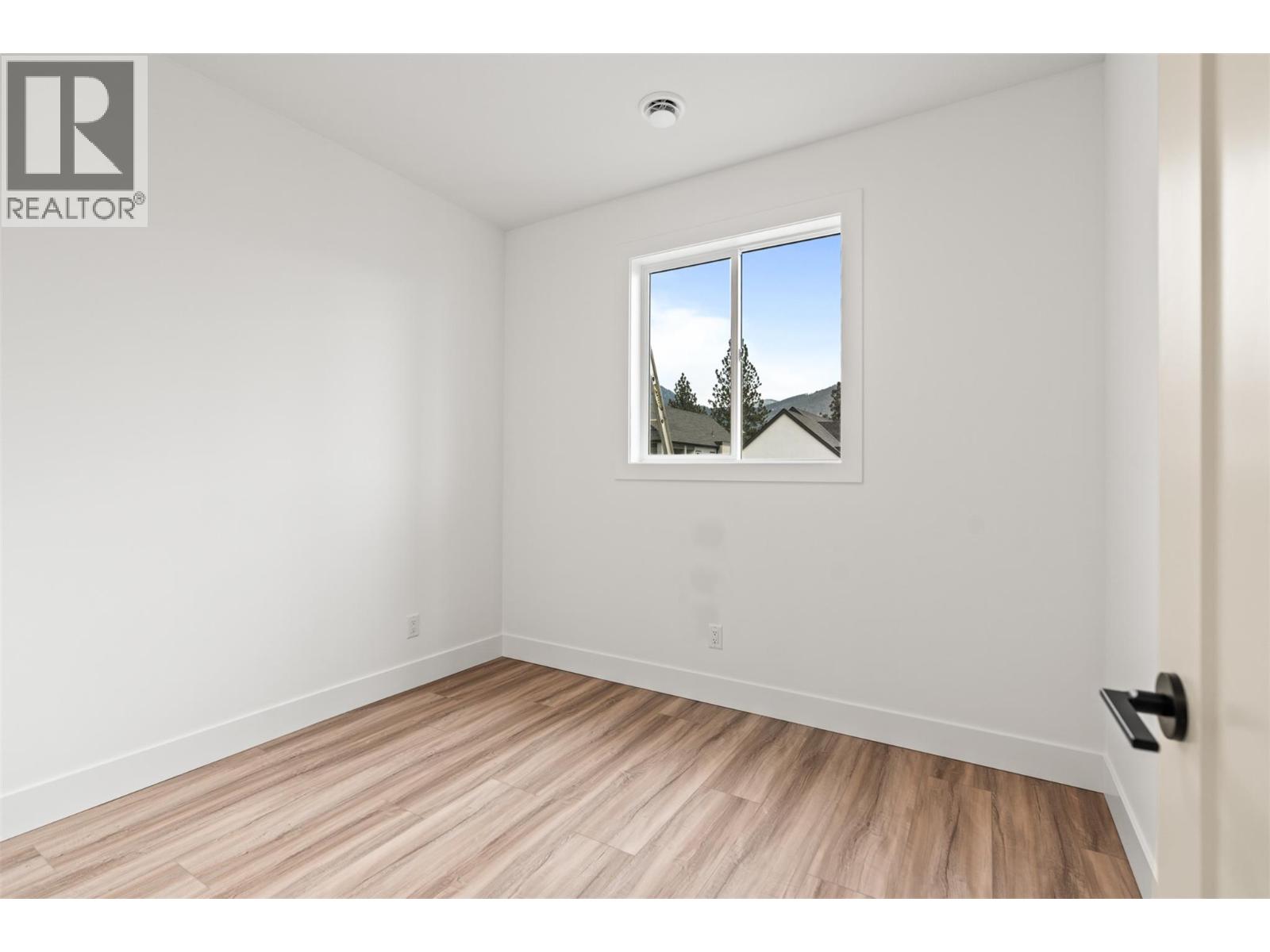7005 Manning Place, Vernon, British Columbia  V1B 0B6 - Photo 9 - 10396995