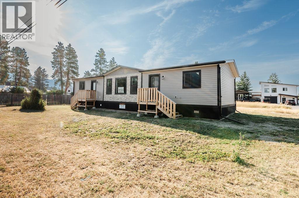 8948 Rundle Place, Canal Flats, British Columbia  V0B 1B0 - Photo 1 - 10396815