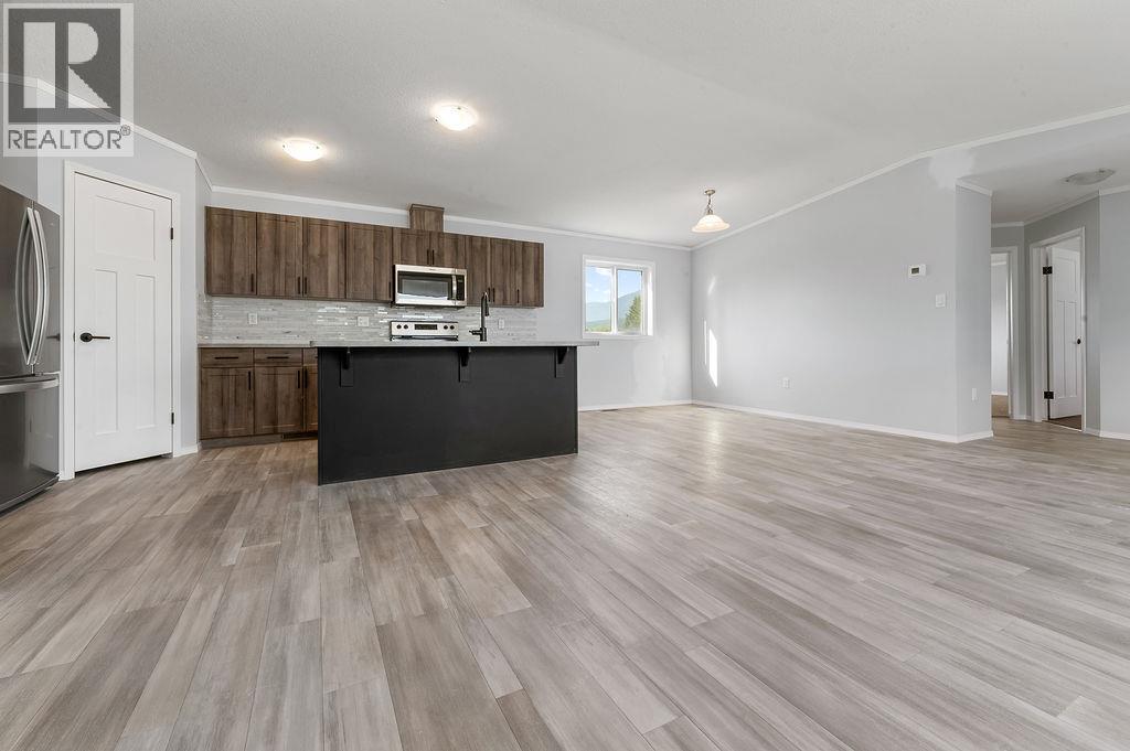 8948 Rundle Place, Canal Flats, British Columbia  V0B 1B0 - Photo 10 - 10396815
