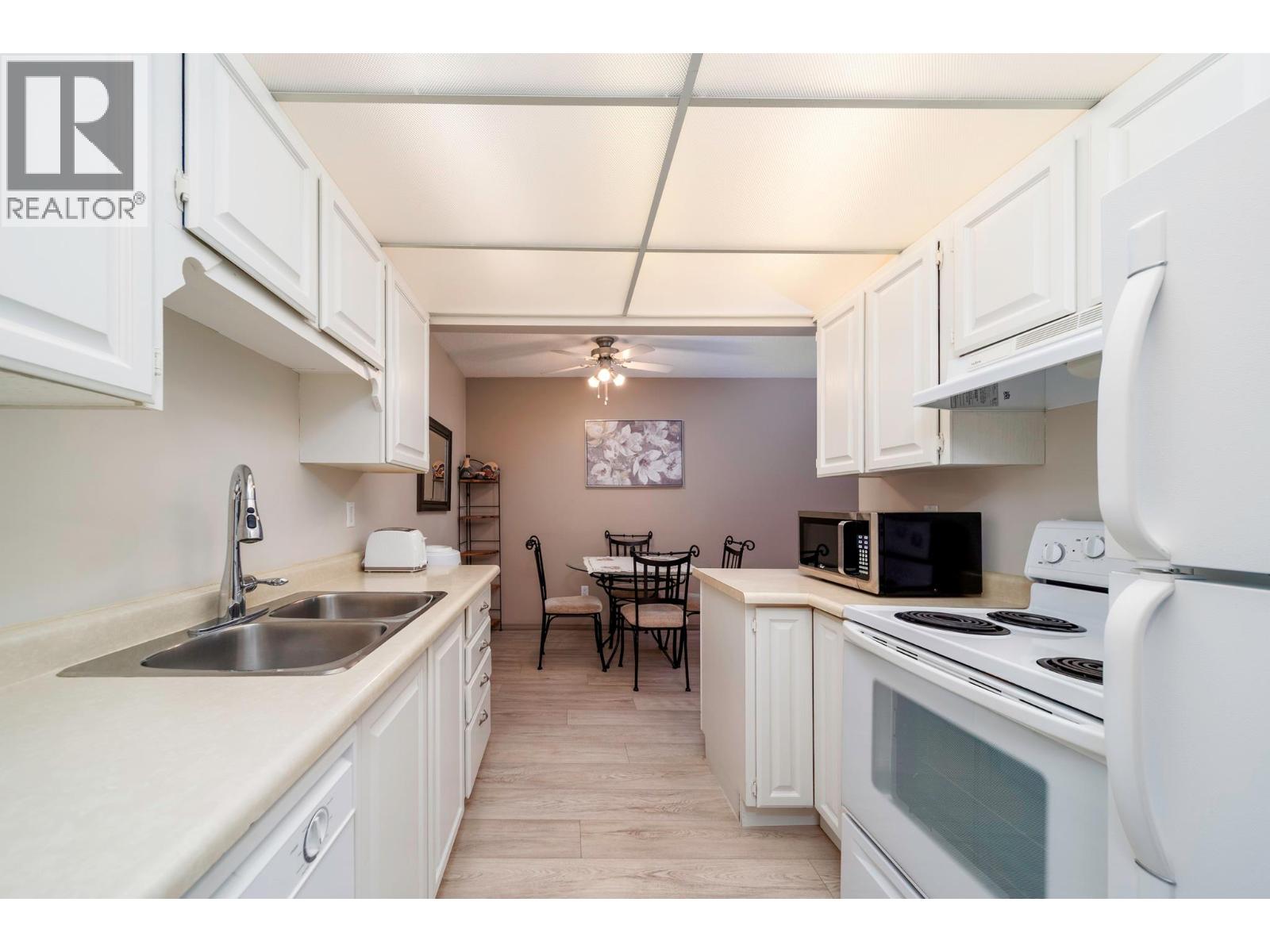 2085 Gordon Drive Unit# 211, Kelowna, British Columbia  V1Y 8S1 - Photo 2 - 10396781