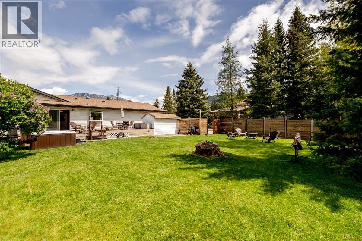 39 Elkview Drive, Fernie, British Columbia  V0B 1M3 - Photo 1 - 10397109