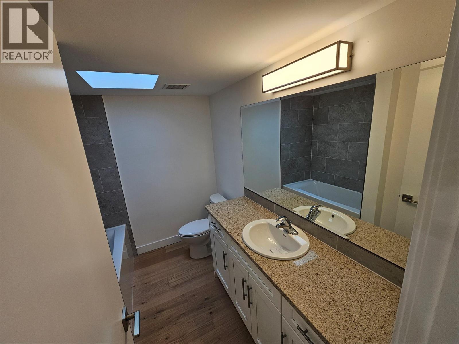 578 Lakeshore Drive Unit# 402, Penticton, British Columbia  V2A 1B9 - Photo 7 - 10397103