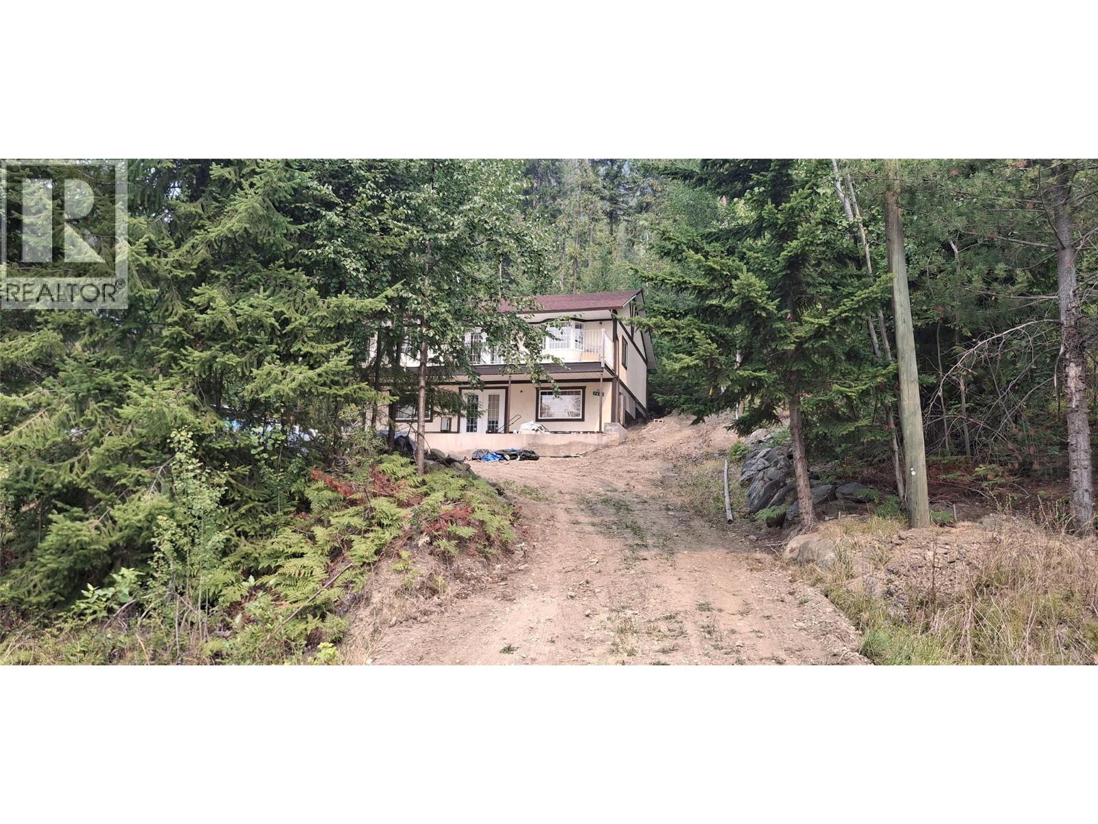 7475 Anglemont Way, Anglemont, British Columbia  V0E 1M8 - Photo 1 - 10396948